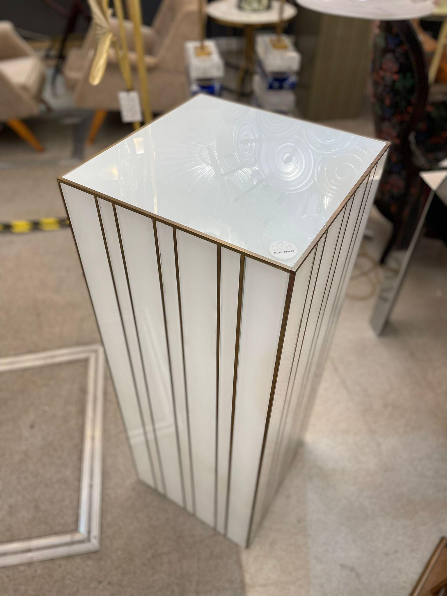 Mid-Century Modern Plinth in White Glass and Brass Decorations, Italy, 1980s For Sale