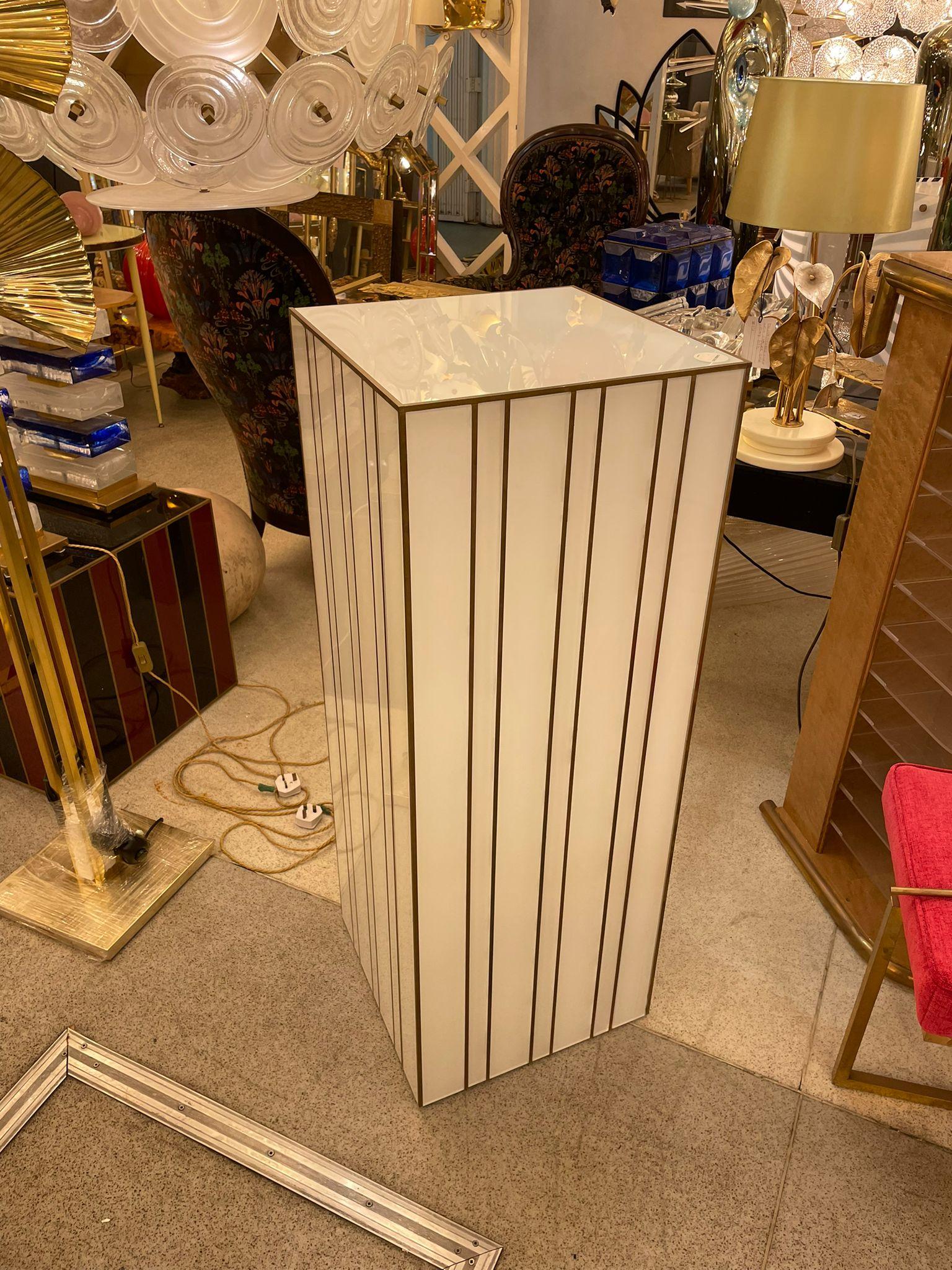 Plinth in White Glass and Brass Decorations, Italy, 1980s For Sale 2