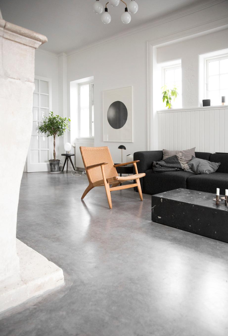 Plinth Low Lounge Table in Black/Nero Marquina Marble - Norm Architects for Audo For Sale 3