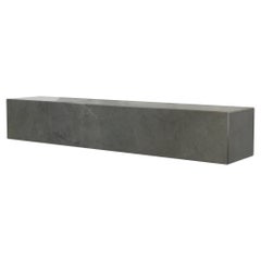 Estantería zócalo de mármol gris Kendzo de Norm Architects para Audo