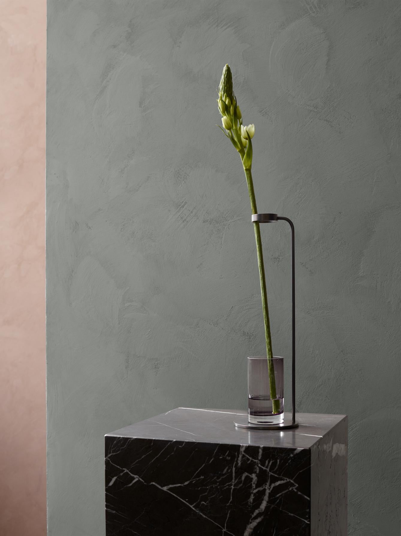 Table d'appoint Plinth en marbre gris Kendzo par Norm Architects pour Audo en vente 1