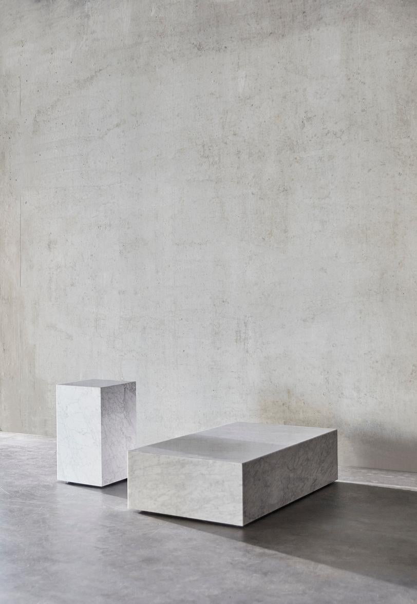 Tavolino alto Plinth, marmo bianco di Carrara di Norm Architects per Audo in vendita 3