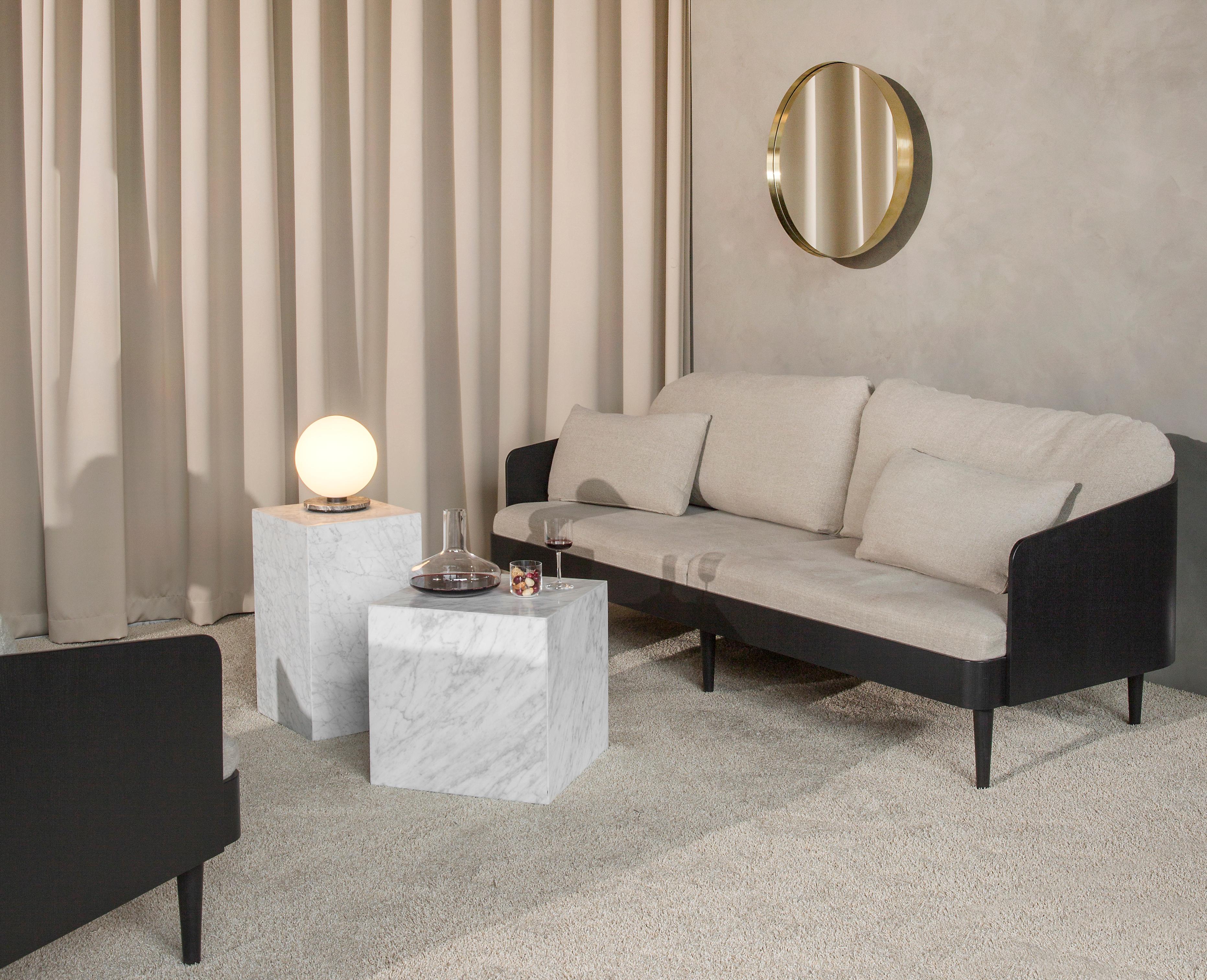 Scandinavo moderno Tavolino alto Plinth, marmo bianco di Carrara di Norm Architects per Audo in vendita