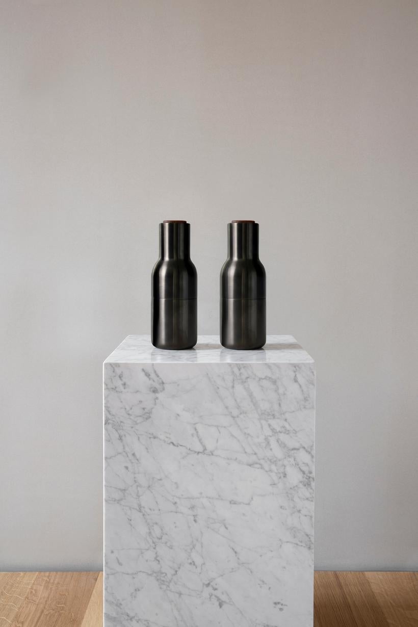 XXI secolo e contemporaneo Tavolino alto Plinth, marmo bianco di Carrara di Norm Architects per Audo in vendita