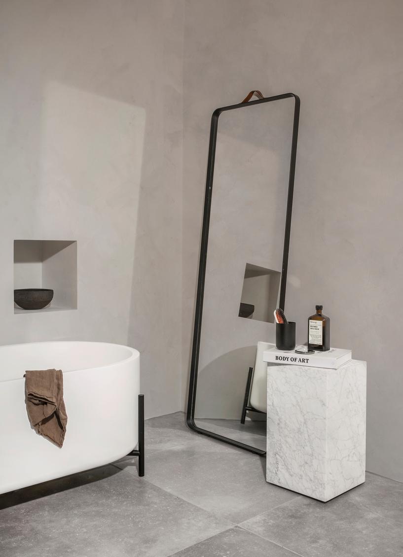 Marmo Tavolino alto Plinth, marmo bianco di Carrara di Norm Architects per Audo in vendita