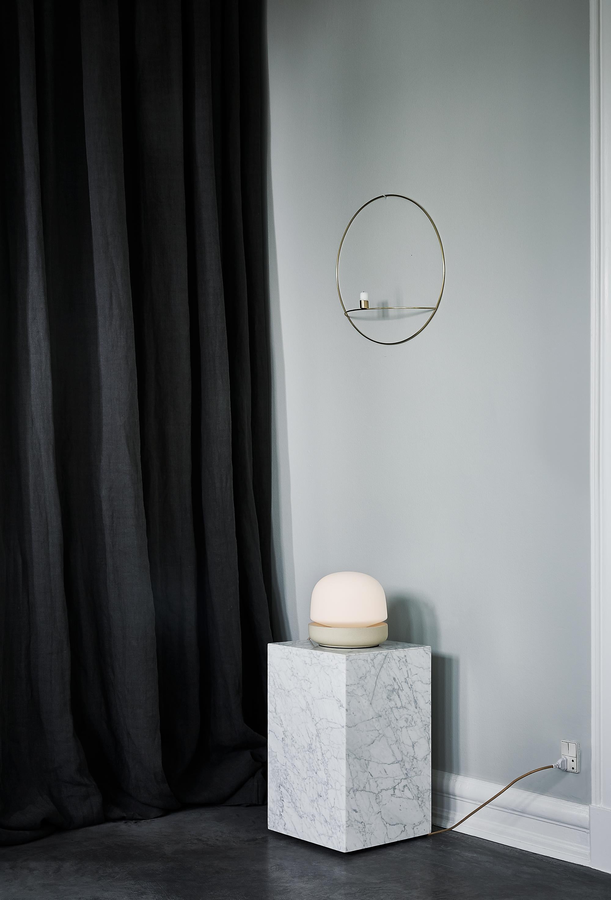 Tavolino alto Plinth, marmo bianco di Carrara di Norm Architects per Audo in vendita 2