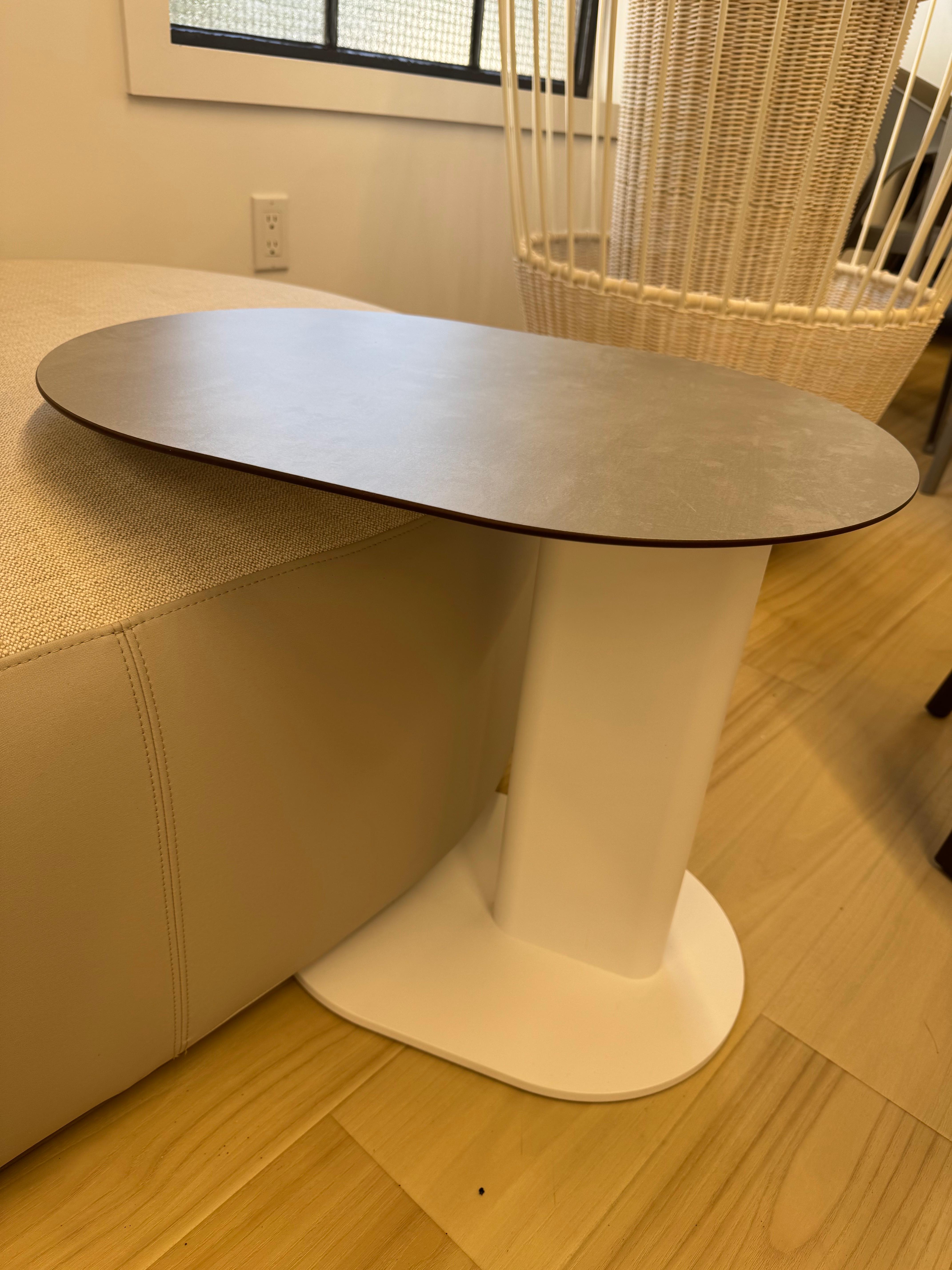 PLINTO “C” COFFEE TABLE design Pio e Tito Toso

The Plinto coffee table offers a convenient support for placing small items that you may need when spending time outdoors. The stem with the elliptical section of the base that identifies the entire