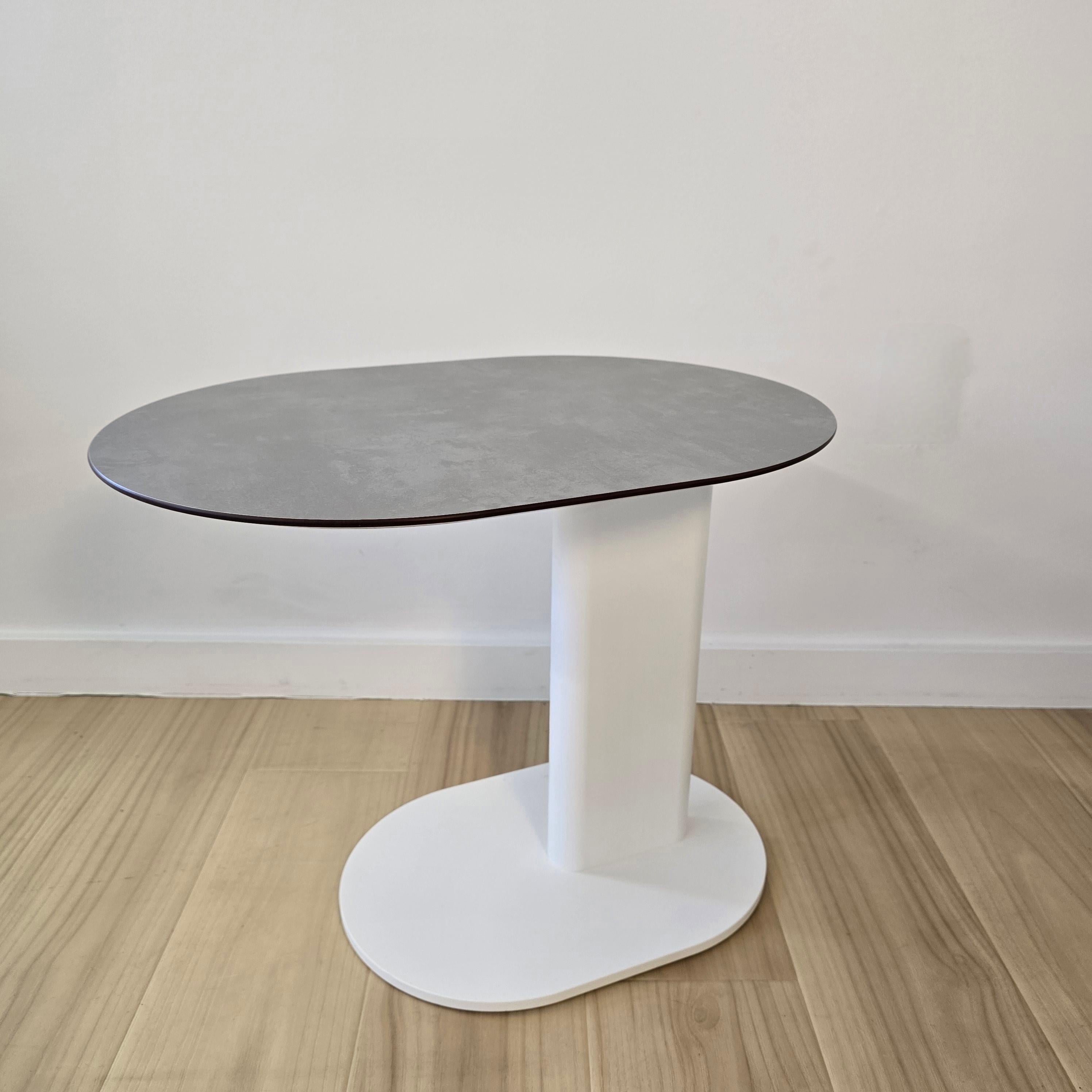 Mid-Century moderno Plinto C Side Table *Showroom Sample in vendita