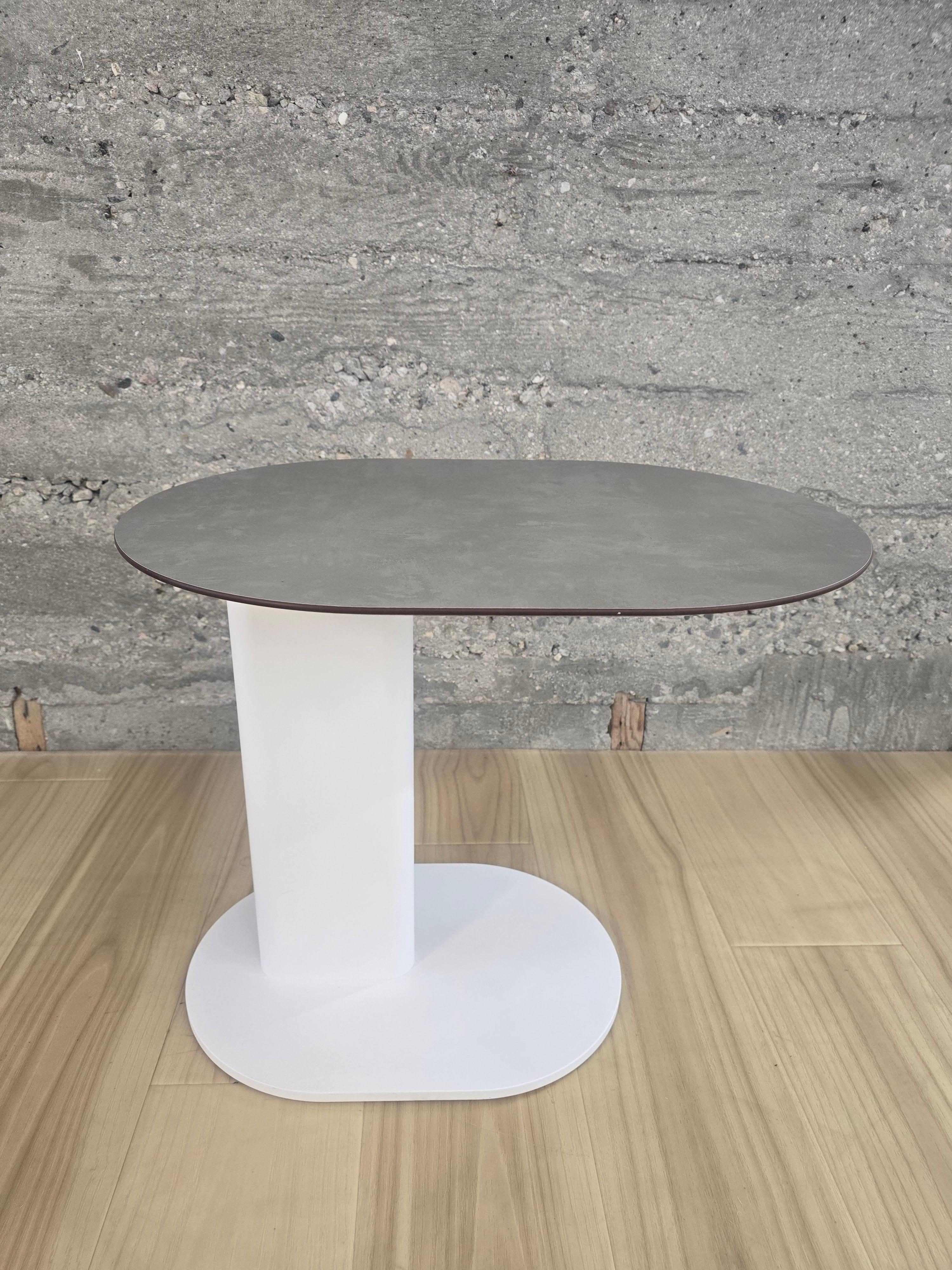 Plinto C Side Table *Showroom Sample In condizioni ottime in vendita a Carson, CA