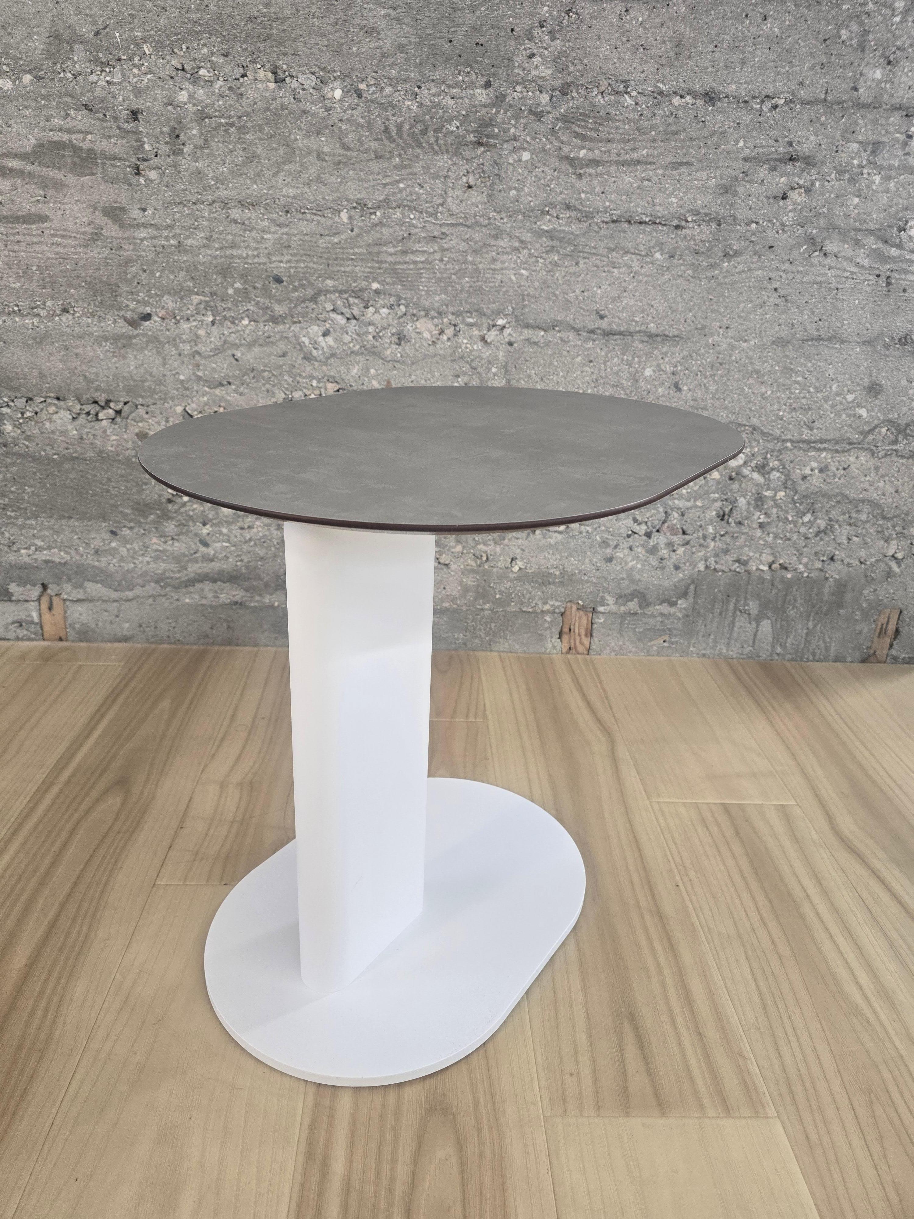 Alluminio Plinto C Side Table *Showroom Sample in vendita
