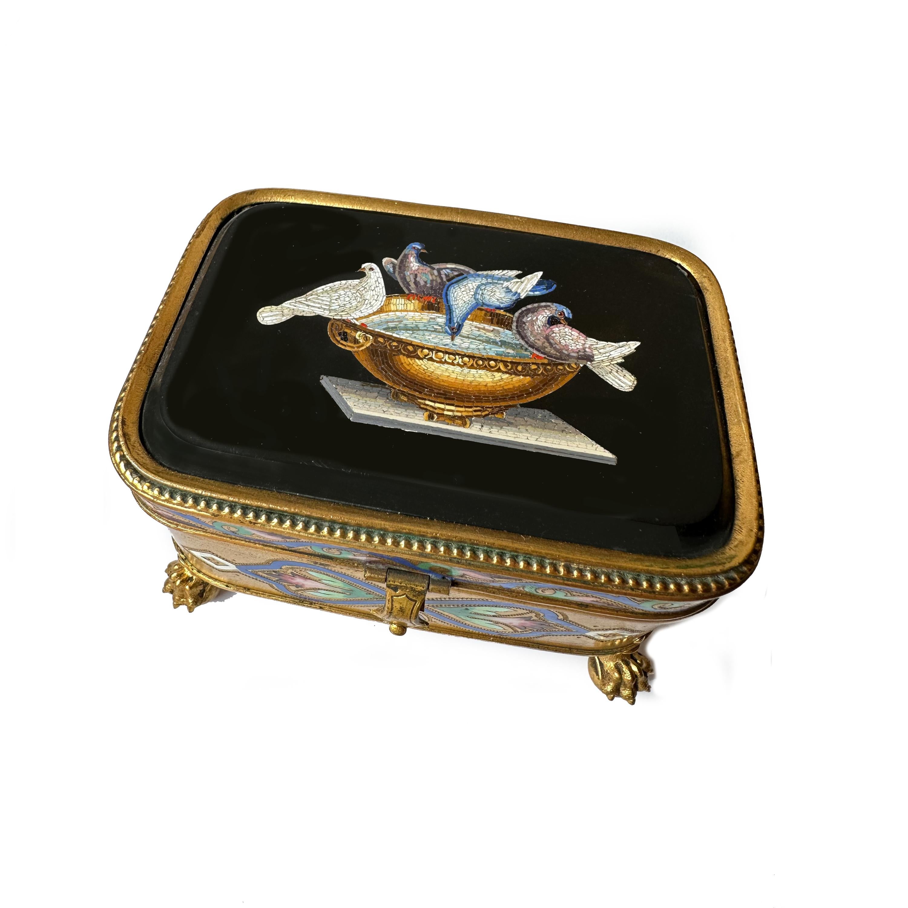 In this 24 kt gilded bronze box with hand-painted floral motifs is set a beautiful micromosaic (circa 1850) depicting the Pliny's Doves.
The 