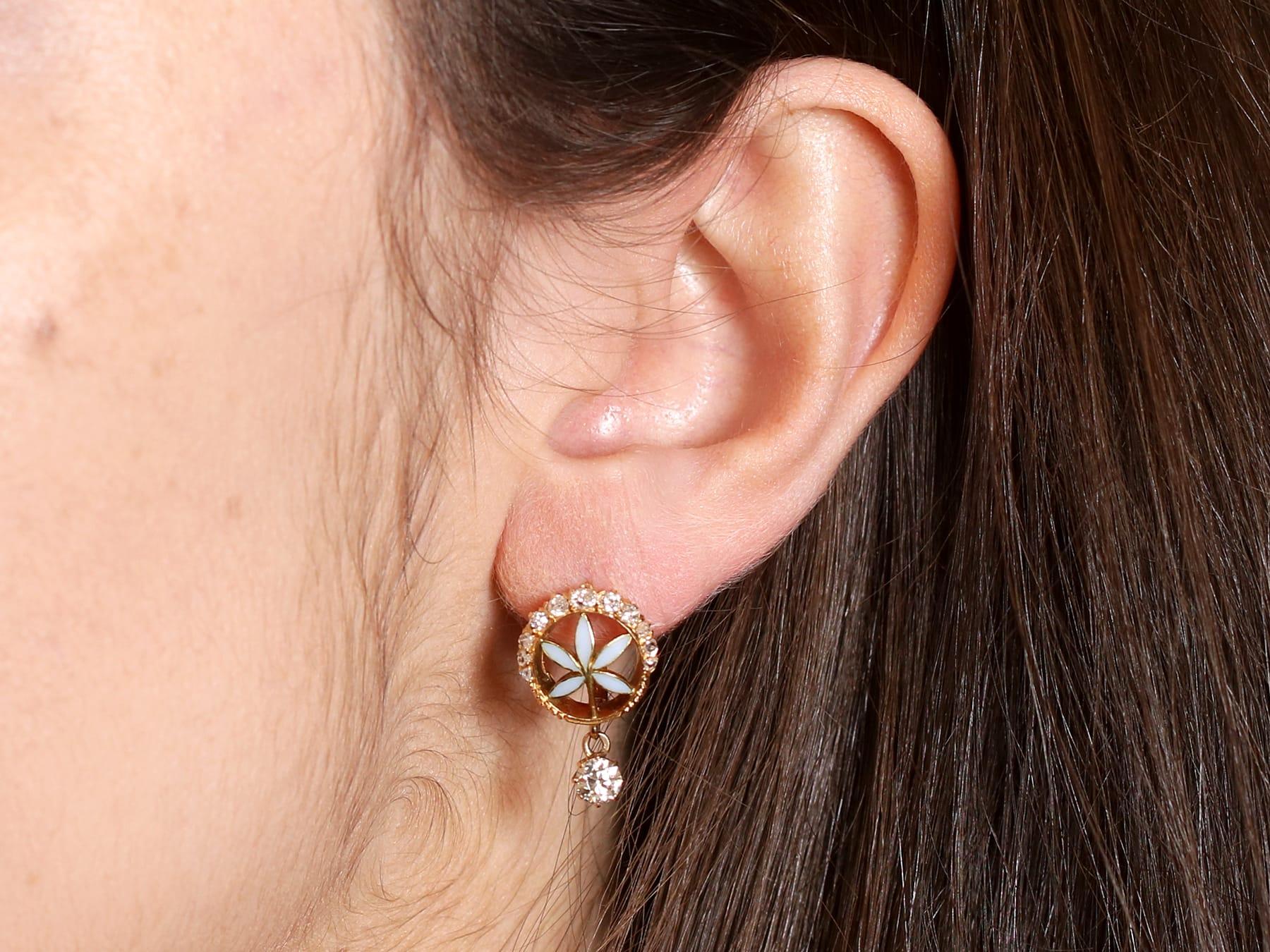 Set di orecchini e anelli in oro giallo 18k con diamante da 3,68 carati e Plique-a-Jour in vendita 13
