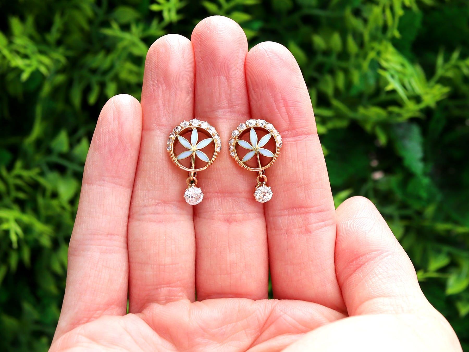 Taglio antico europeo Set di orecchini e anelli in oro giallo 18k con diamante da 3,68 carati e Plique-a-Jour in vendita