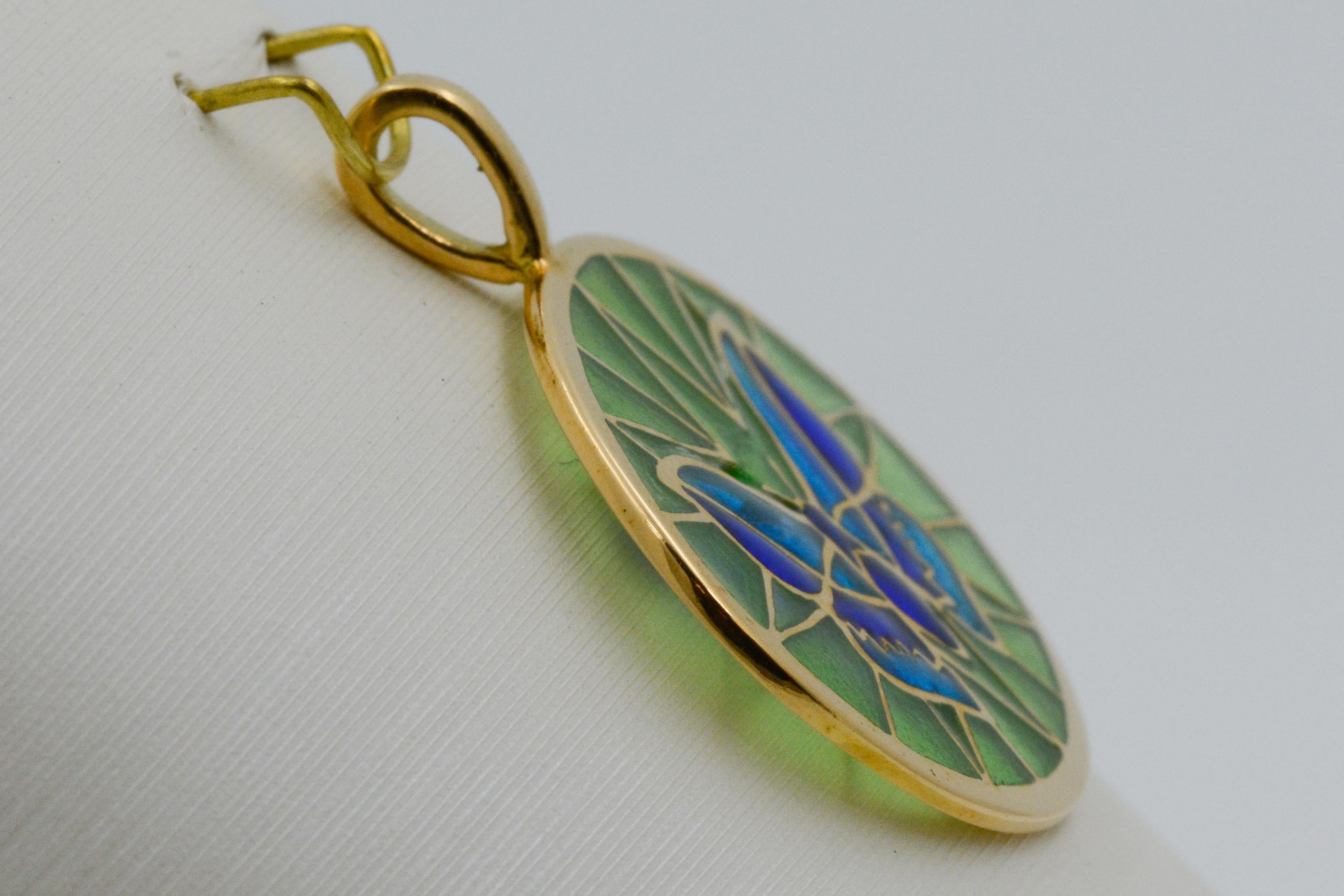 Plique a Jour Butterfly Enameled Glass 18 Karat Gold Pendant In Good Condition In Dallas, TX
