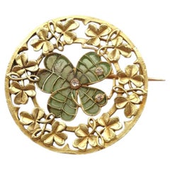 Plique-à-jour enamel clover brooch in 18 karat gold, Art nouveau