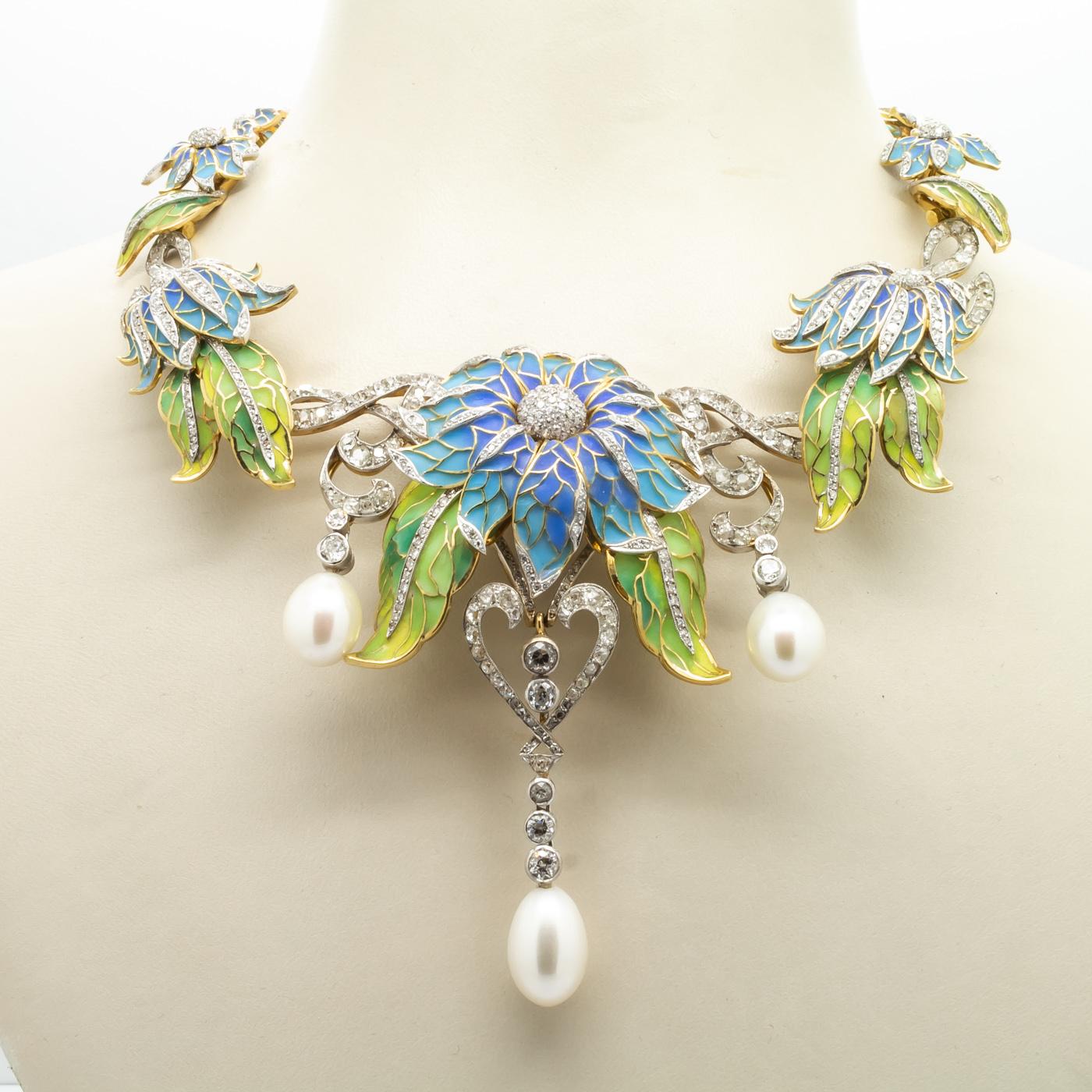 Plique-à-jour Enamel, Pearl and Diamond Flower Necklace In Good Condition For Sale In London, GB
