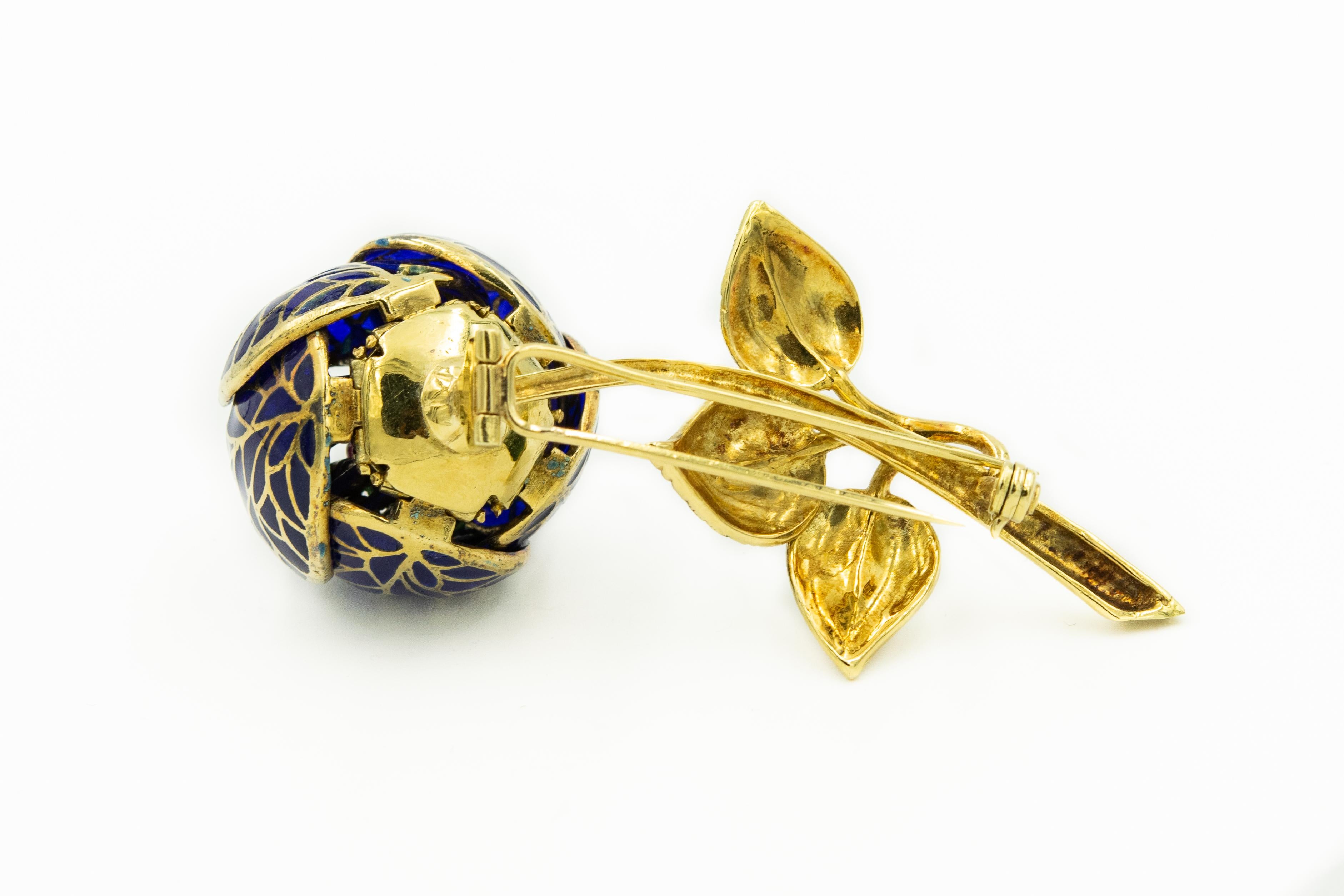 Plique à Jour Enamel Ruby Emerald en Tremblant Flower Gold Brooch Matching Ring For Sale 4