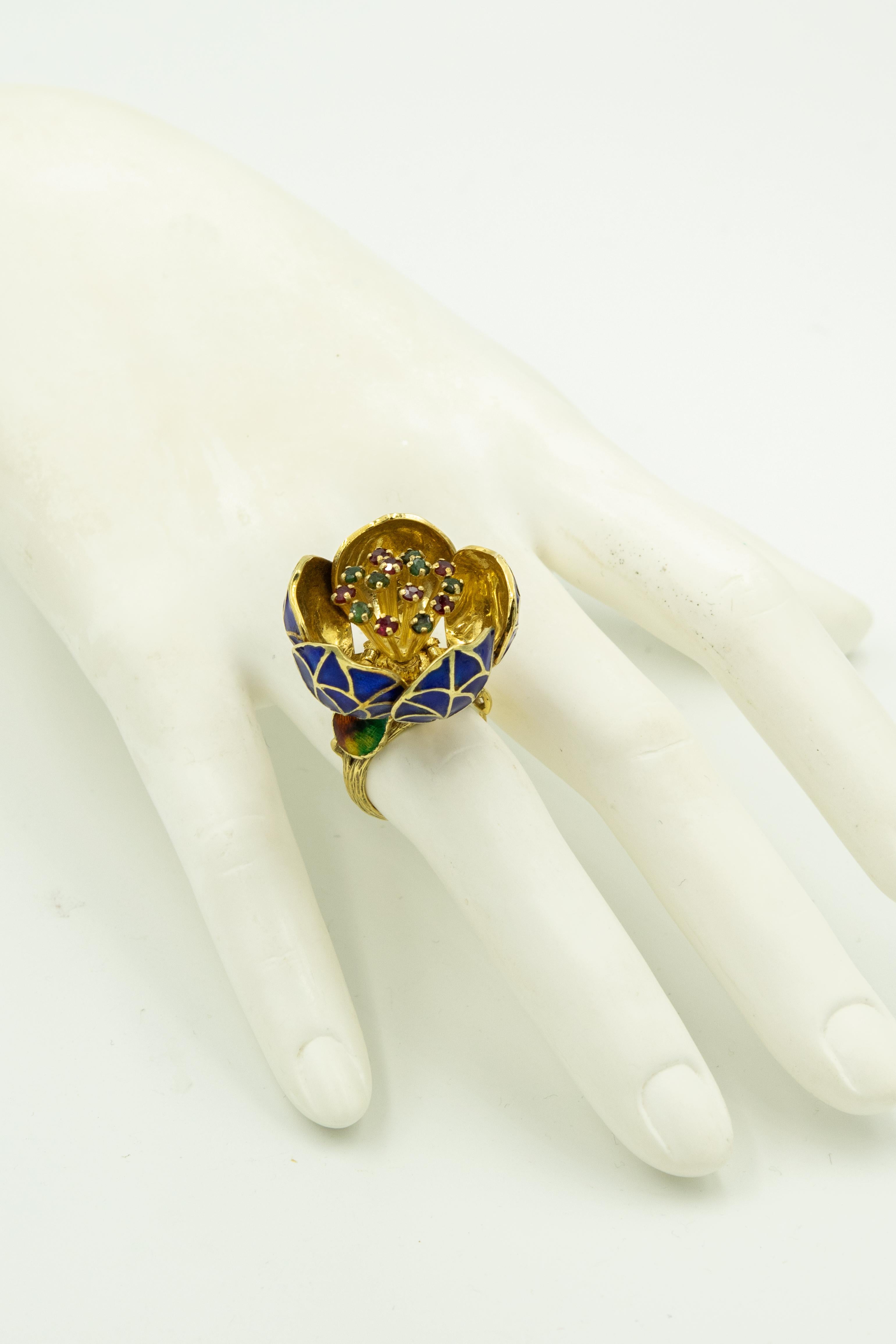 Plique à Jour Enamel Ruby Emerald en Tremblant Flower Gold Brooch Matching Ring For Sale 6