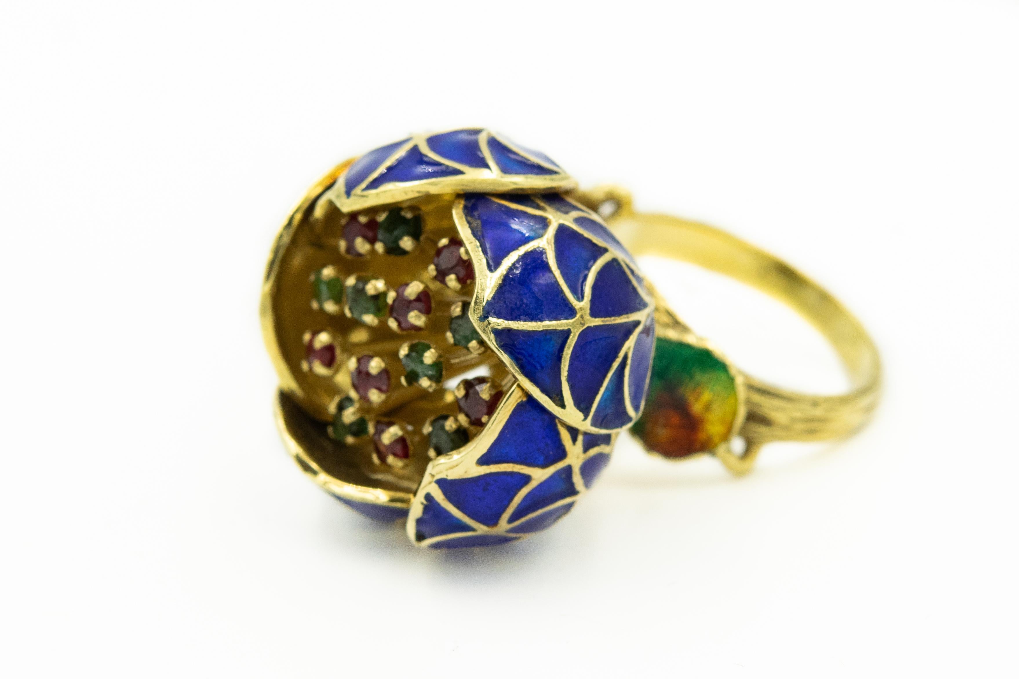 Plique à Jour Emaille Rubin Smaragd en Tremblant Blume Gold Brosche passender Ring (Rundschliff) im Angebot