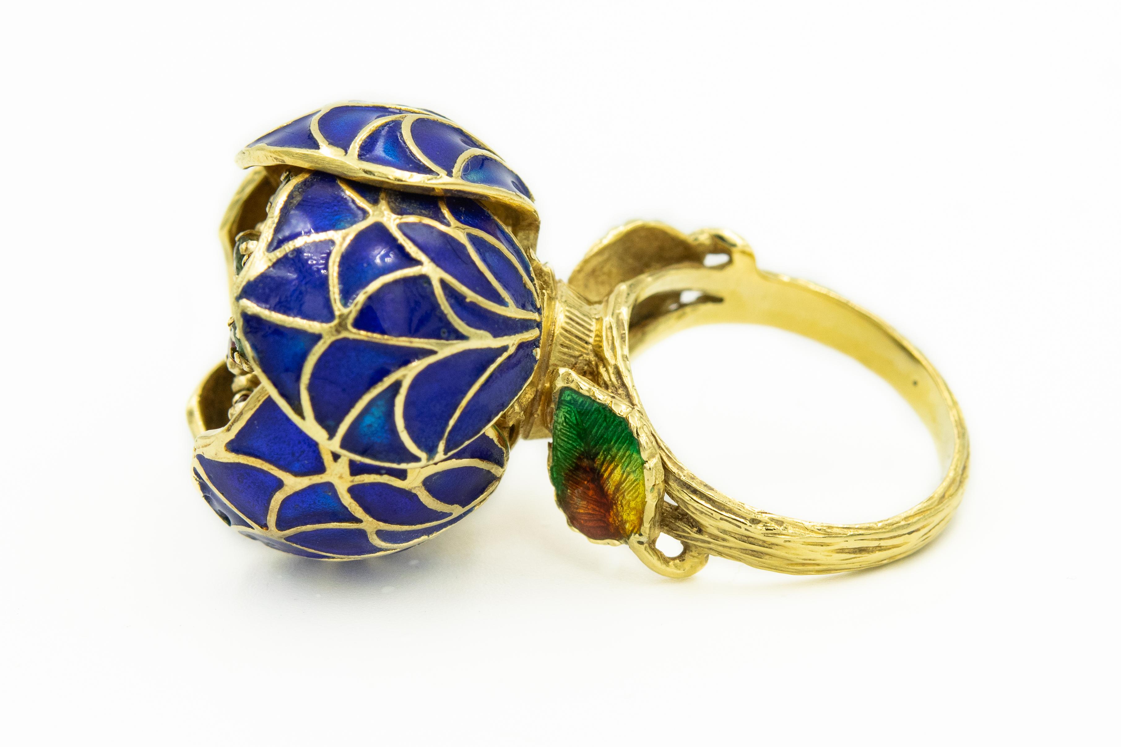 Plique à Jour Emaille Rubin Smaragd en Tremblant Blume Gold Brosche passender Ring im Zustand „Gut“ im Angebot in Miami Beach, FL