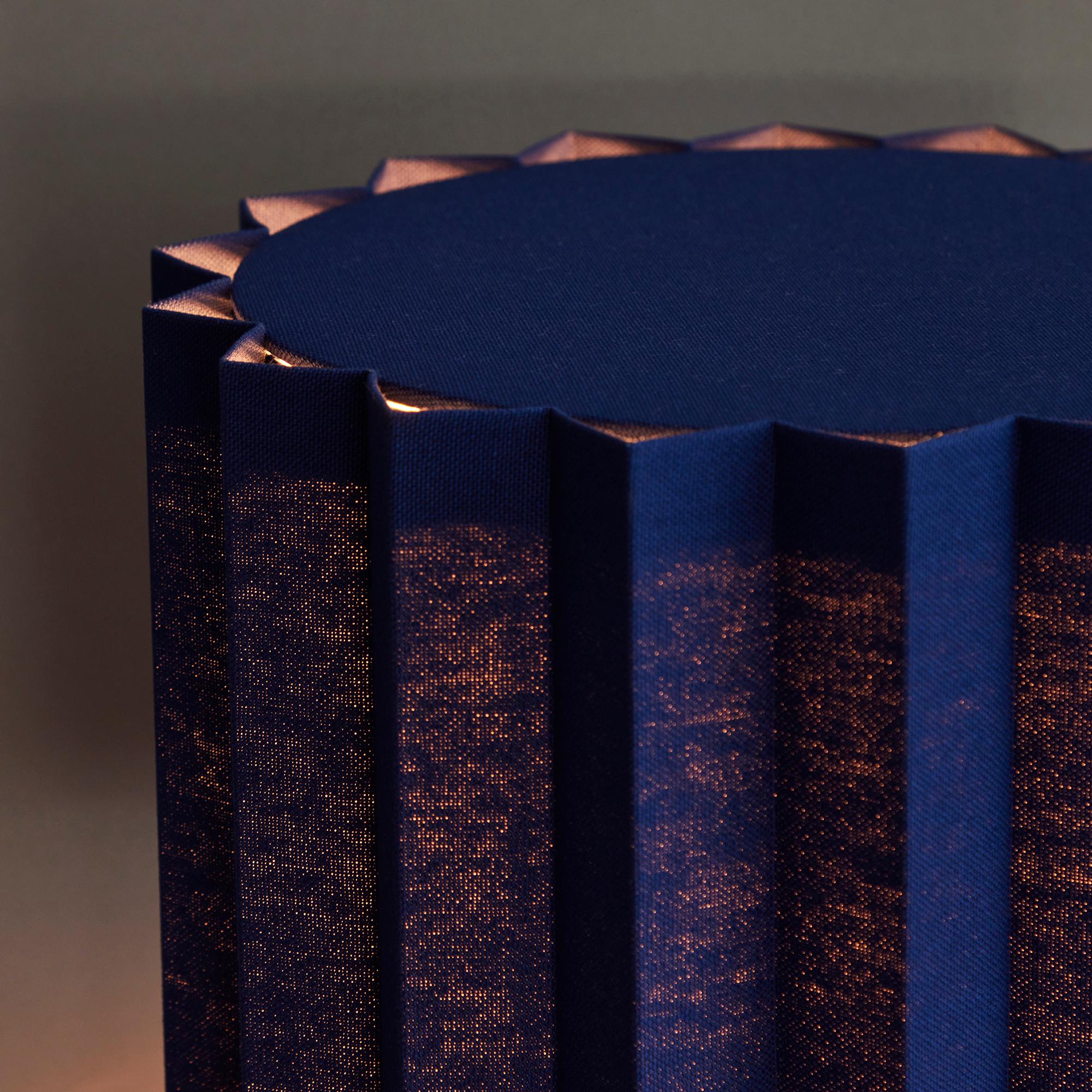 Plissé Blue Edition' plissierte Textil-Tischleuchte von Folkform für Örsjö (Schwedisch) im Angebot