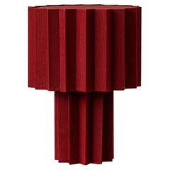 Lampe de table en textile plissé 'Plissé Burgundy Edition' par Folkform pour Örsjö