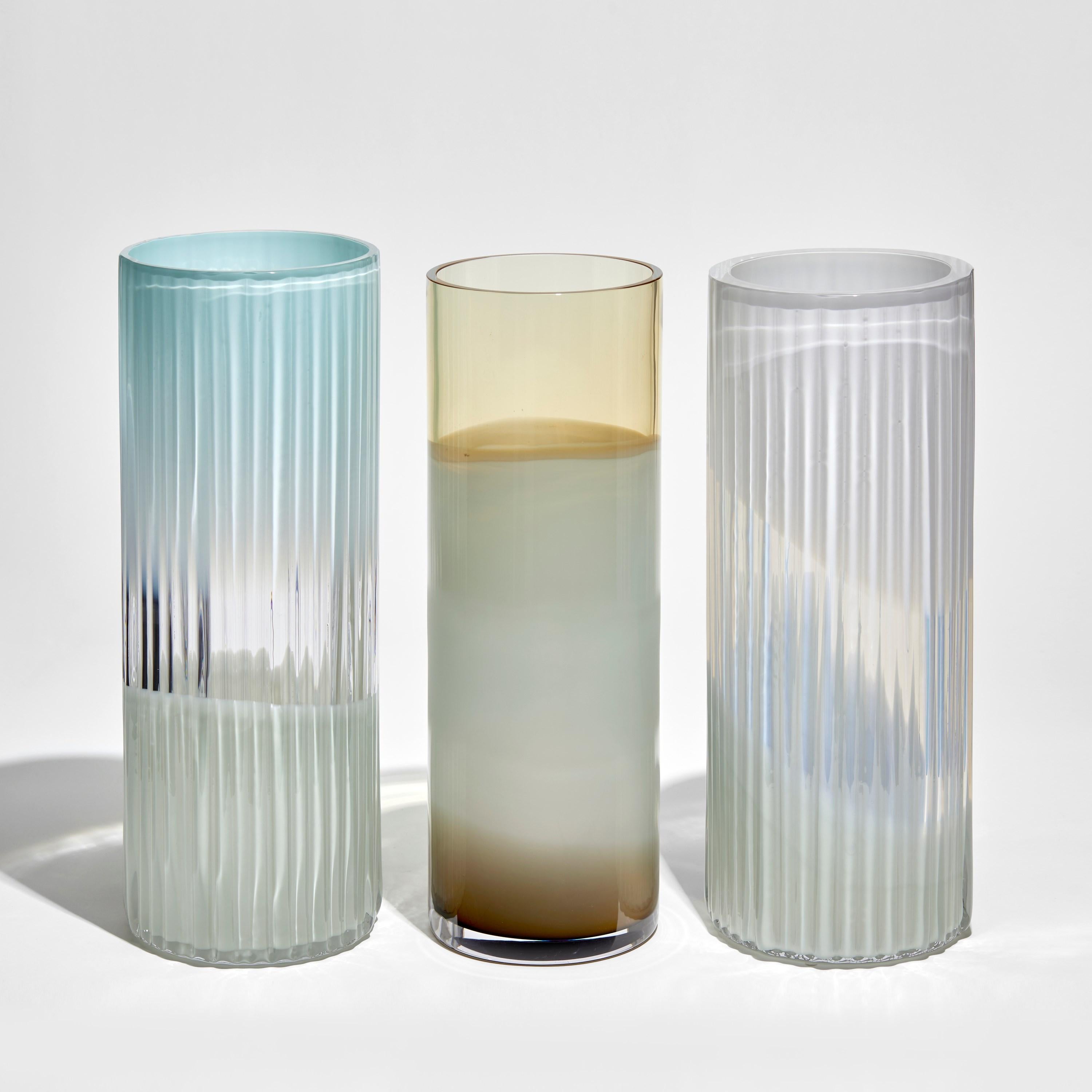 Organique Vase Plissé en turquoise et céladon, un vase en verre de Lena Bergström en vente