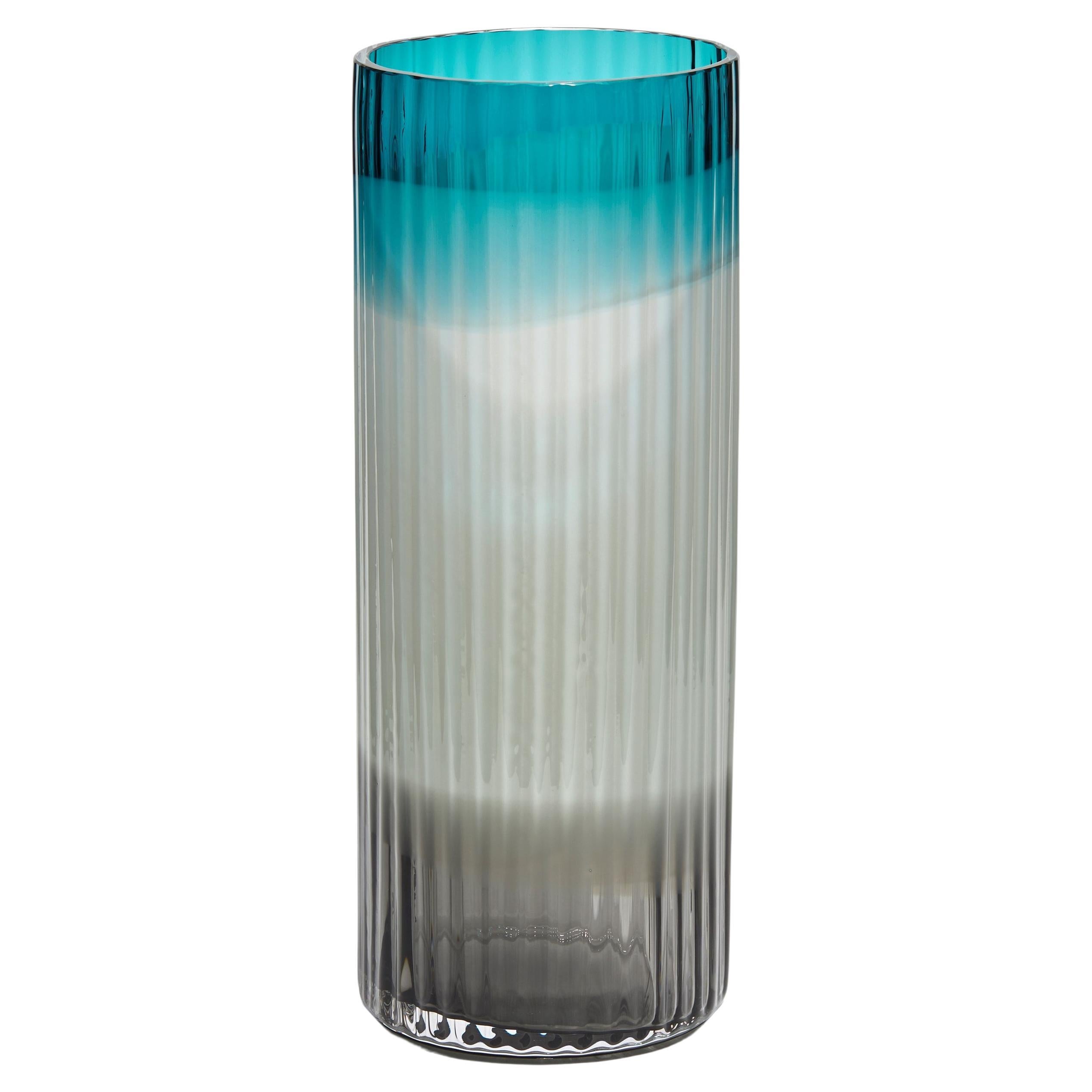 Plissé-Vase in Türkis, Hellblau und Schwarz, eine Glasvase von Lena Bergström im Angebot