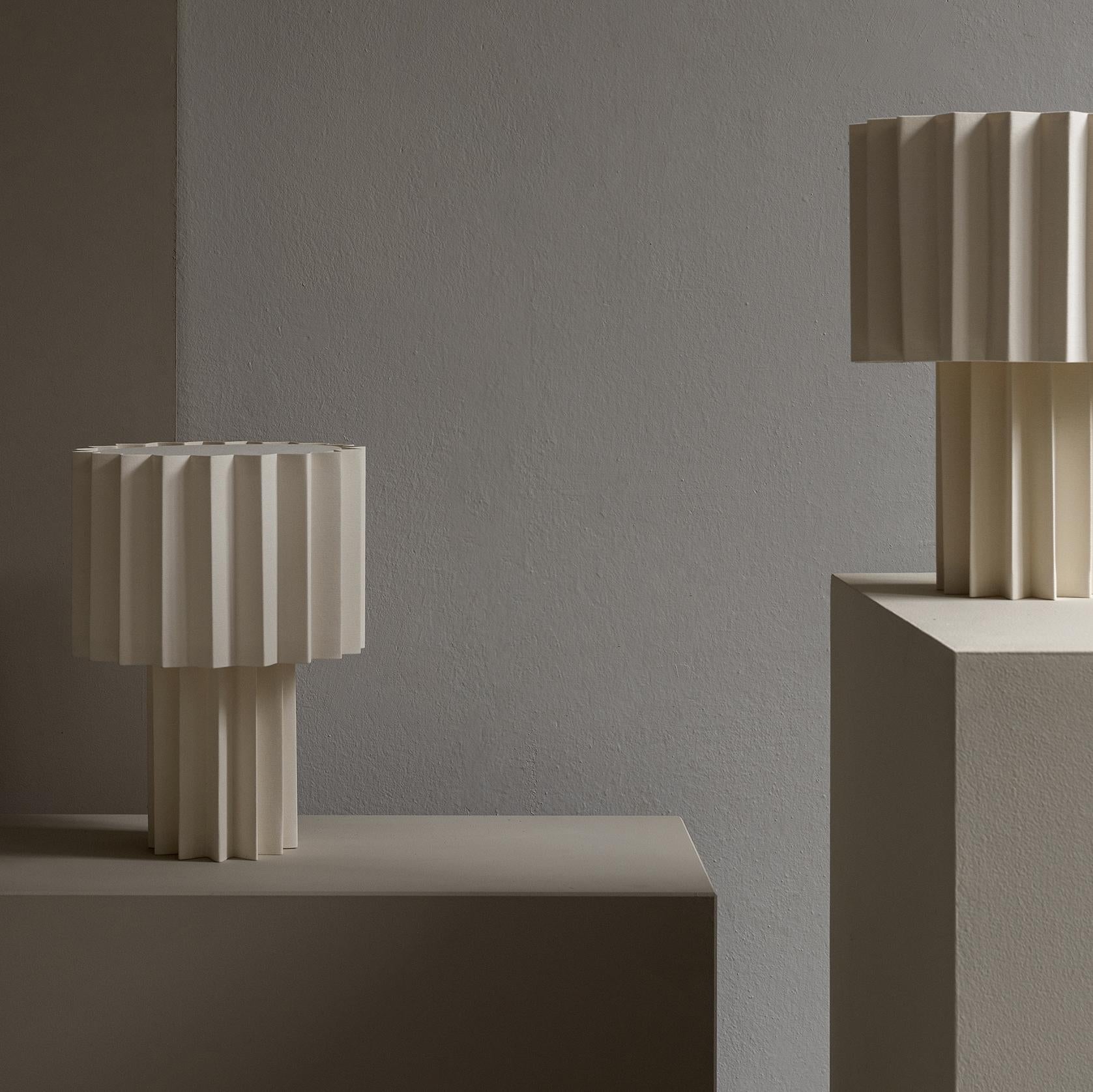 suédois Lampe de table en textile plissé White Edition' de Folkform pour Örsjö En vente
