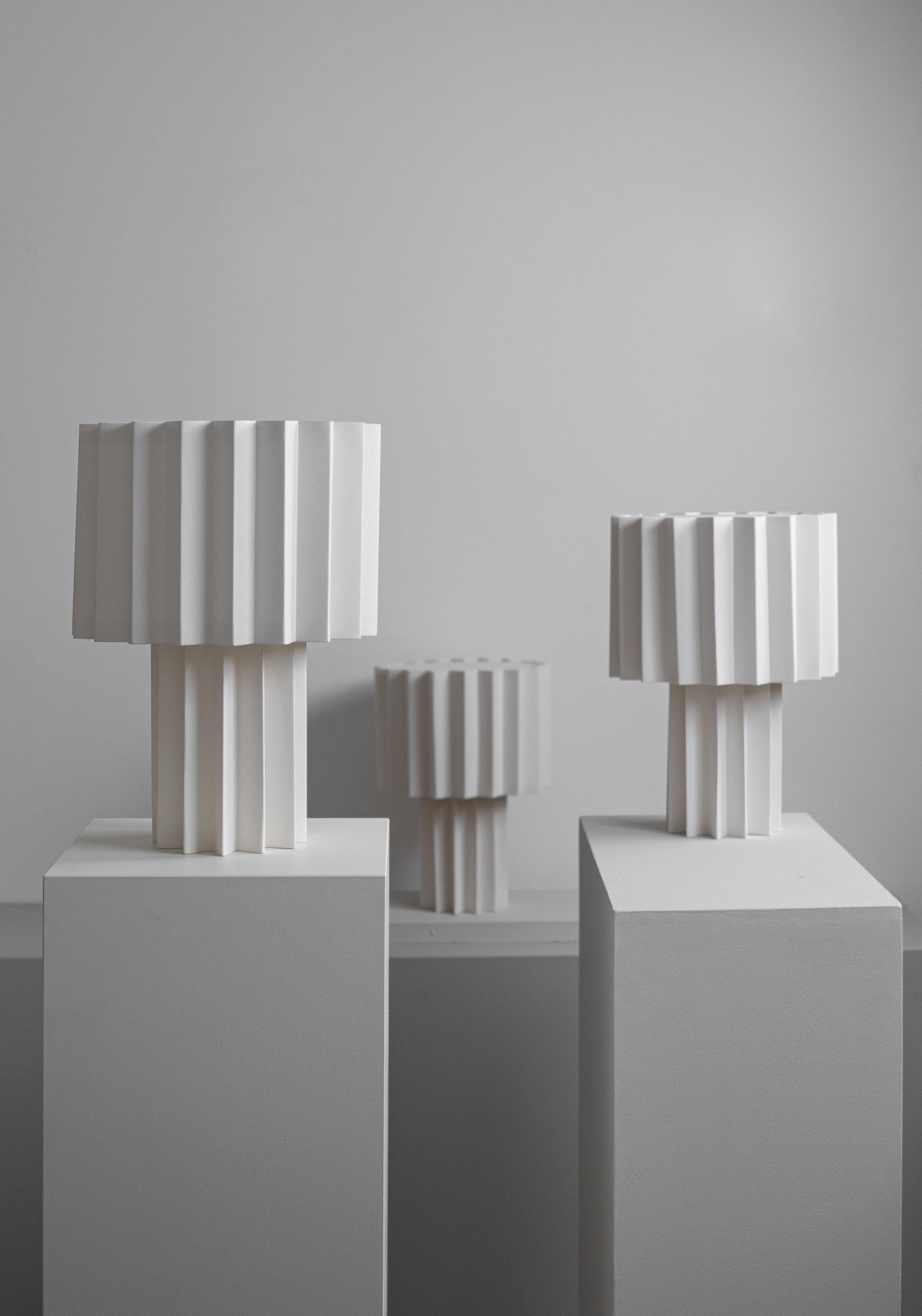 Lampe de table en textile plissé White Edition' de Folkform pour Örsjö Neuf - En vente à Glendale, CA