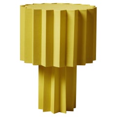 Lampe de table en textile plissé 'Plissé Yellow Edition' par Folkform pour Örsjö