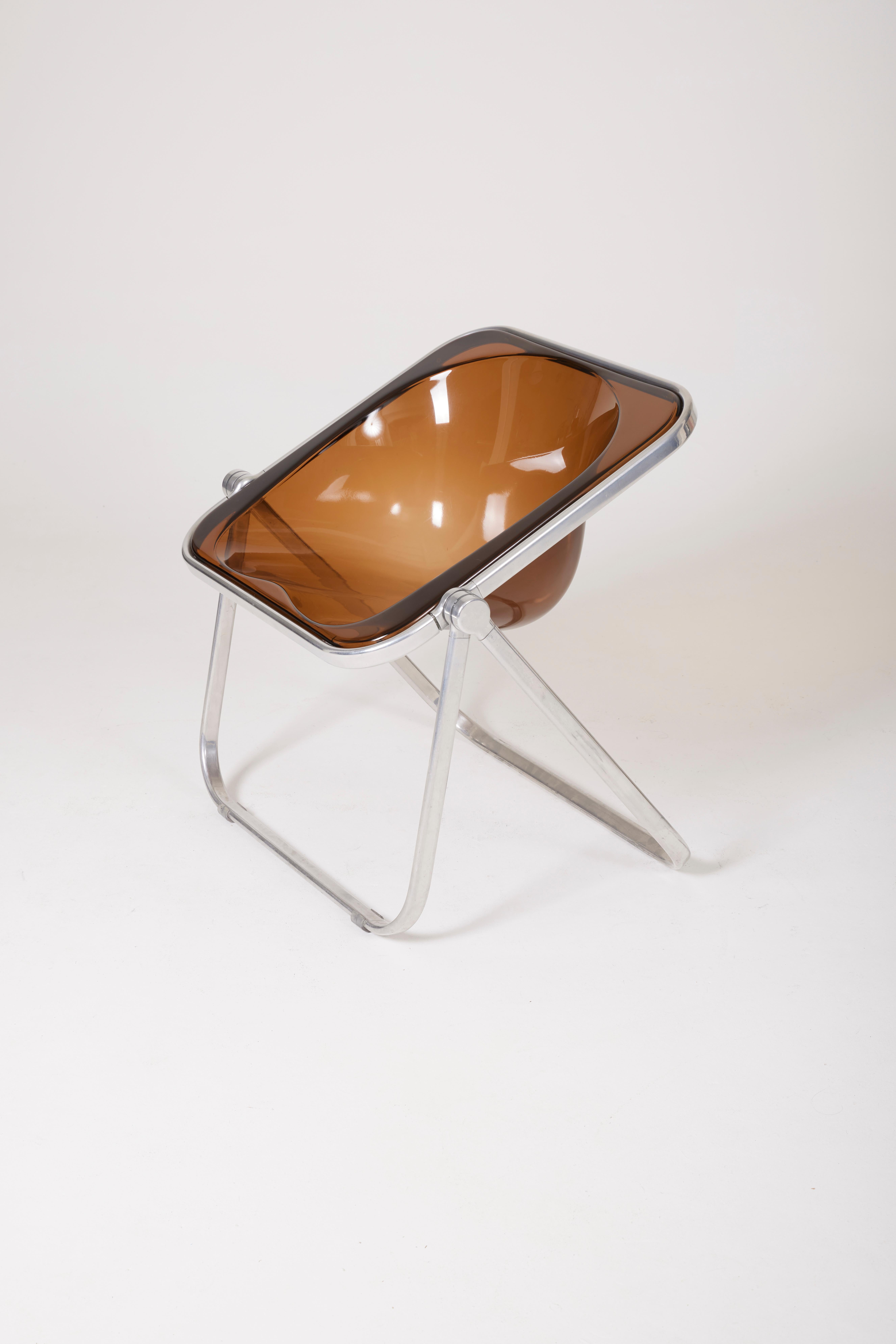 Plona armchair by Giancarlo Piretti for Castelli, dating from the 1970s. Polished aluminum frame and smoked methacrylate shell. Very rare in this condition. 2 chairs available.
LP1837-1838-1839-1940