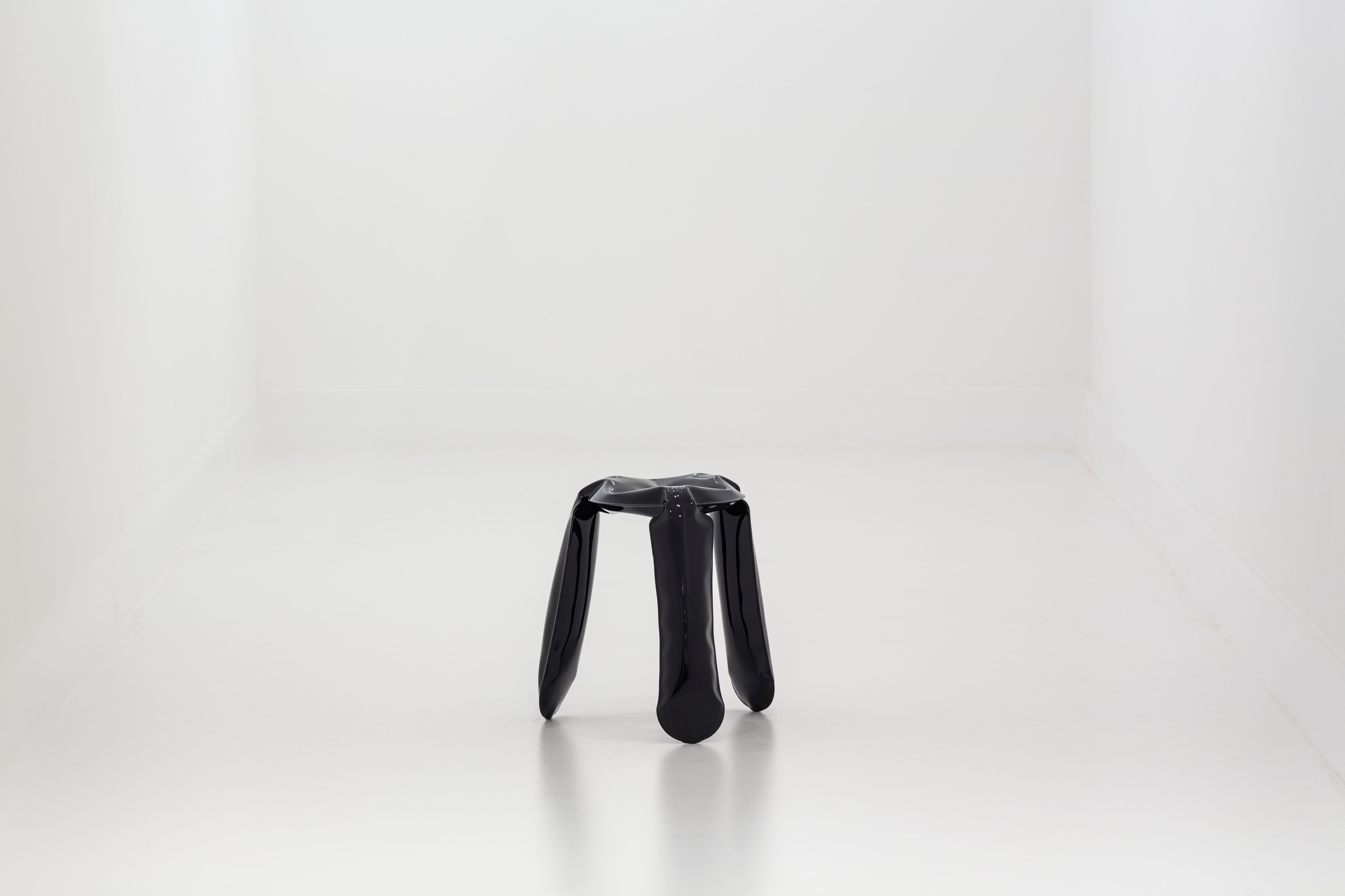 Tabouret «lopp » de Zieta - version noire en acier inoxydable

Modèle standard
Mesures : 50 cm de haut, 35 cm de diamètre

 
Le tabouret Plopp est un tabouret conçu par Zieta Prozessdesign, une agence de design polonaise fondée par le célèbre