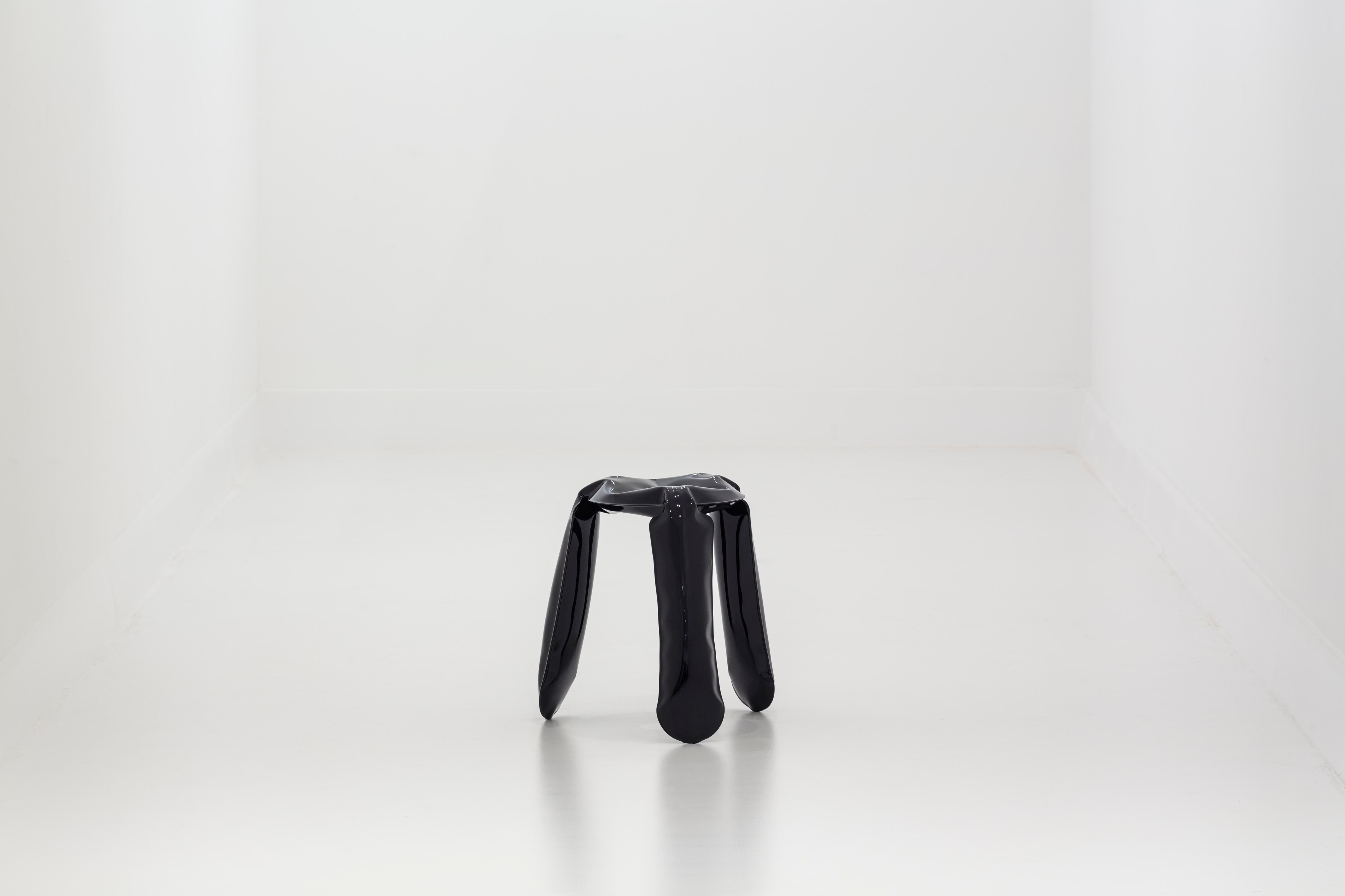 „Plopp“-Hocker von Zieta – schwarze Version aus Edelstahl

Modell Standard
Abmessungen: 50 cm hoch, 35 cm Durchmesser

 
Plopp ist ein von Zieta Prozessdesign entworfener Hocker, einer polnischen Designagentur, die von dem bekannten Designer