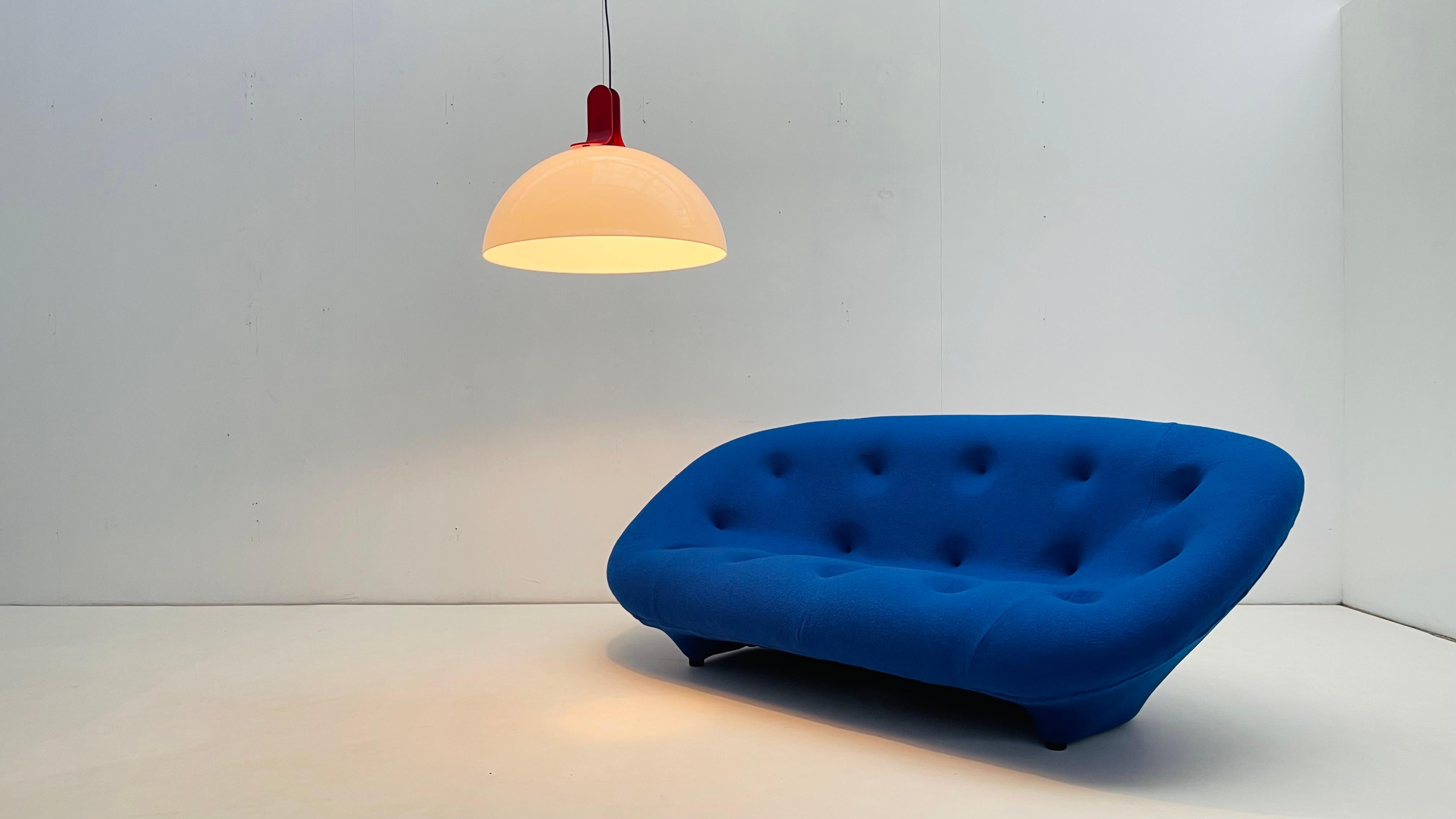 Sofá de 2 plazas PLOUM de Erwan & Ronan Bouroullec para Ligne Roset.

Los Ploum son el resultado de la investigación sobre la comodidad. Se basa en una combinación especial de dos materiales: una funda elástica y una espuma hipersuave. La