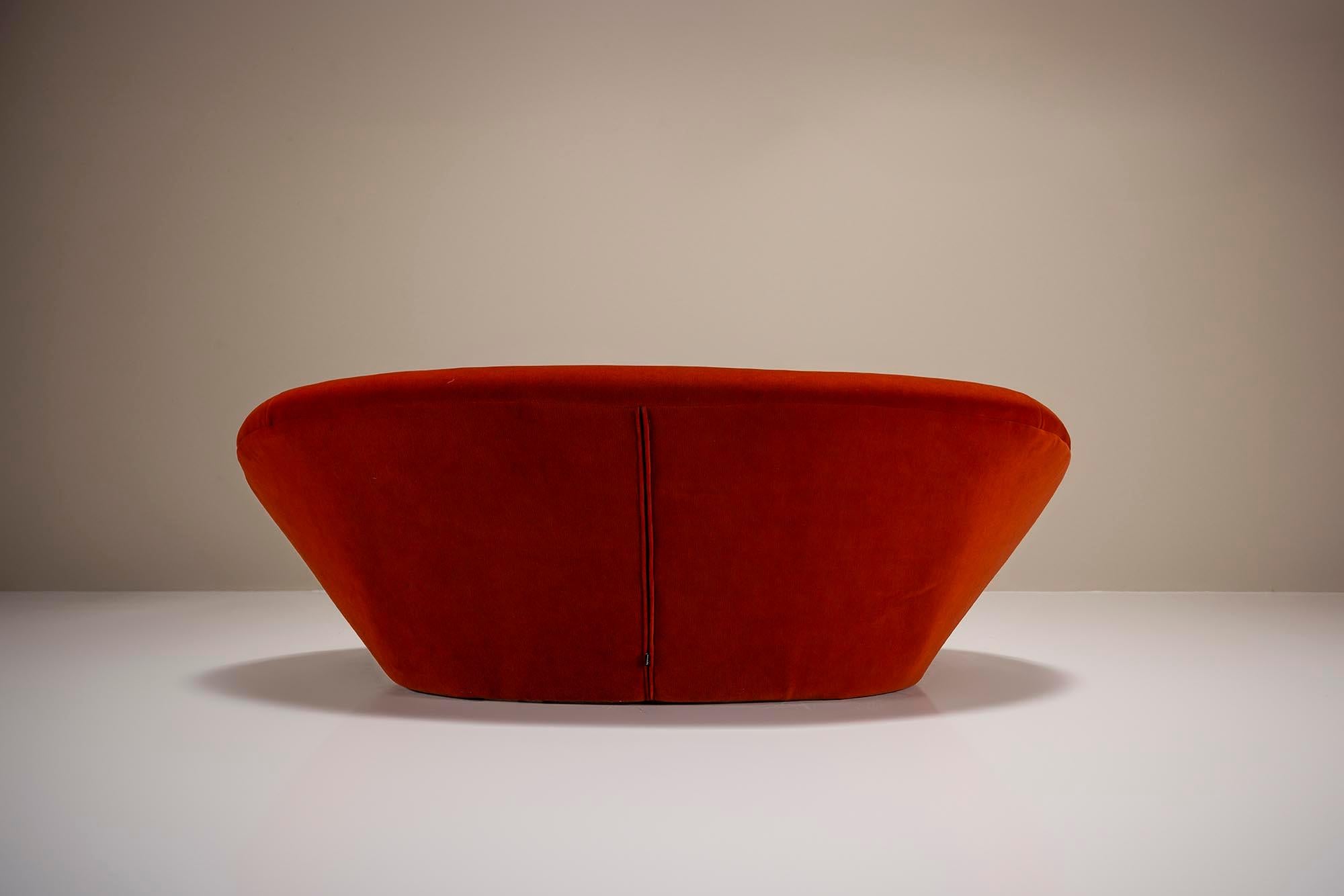 Ploum Sofa von Ligne Roset in Rost-orangefarbener Samtpolsterung (21. Jahrhundert und zeitgenössisch)