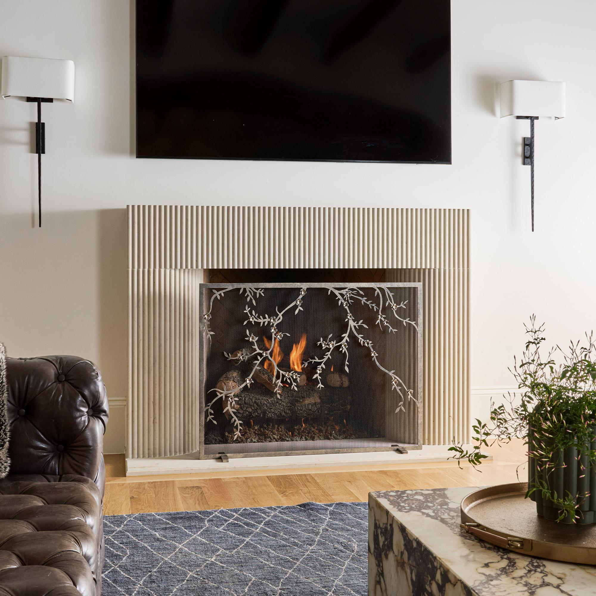 Pare-feu Plum Blossom en or vieilli en vente 2