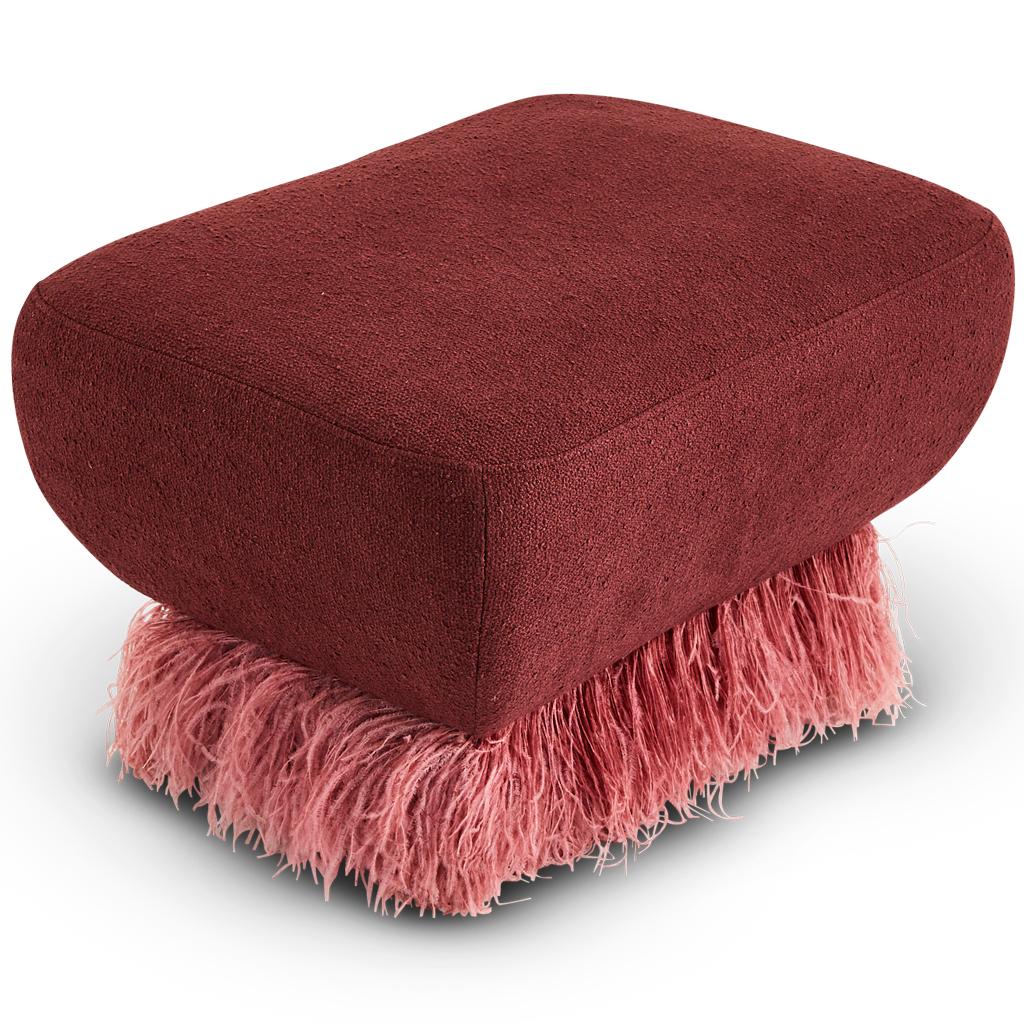 Moderno Prugna Boucle' con finiture in vera piuma di struzzo rosa, pouf di struzzo in vendita