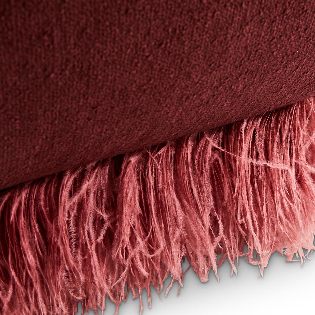 Prugna Boucle' con finiture in vera piuma di struzzo rosa, pouf di struzzo In condizioni Nuovo in vendita a Bothas Hill, KZN