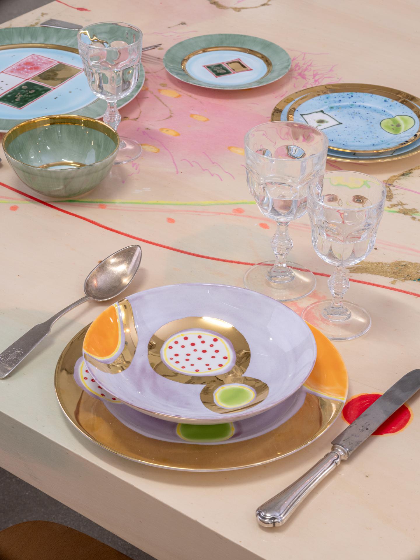 Plato sopero dorado ciruela Siglo XXI y contemporáneo en venta
