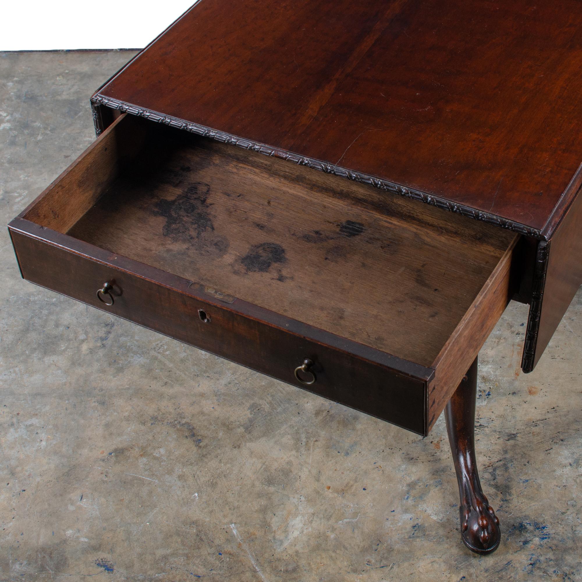 Plum Pudding Mahogany Drop Leaf, Dublin, 18th Century For Sale 8