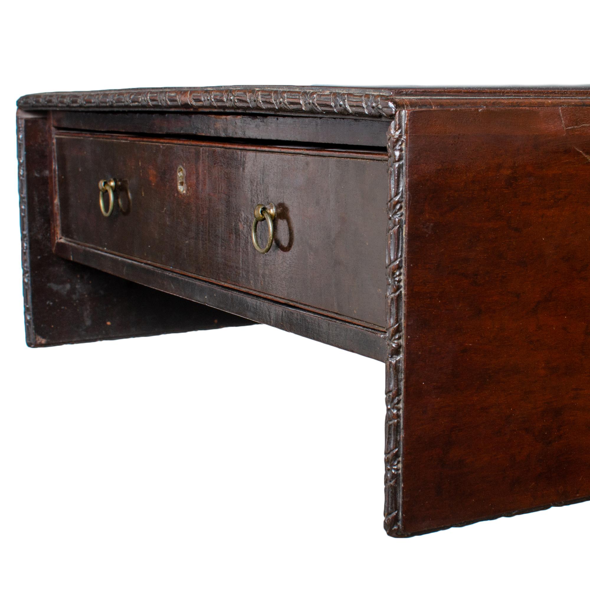 Plum Pudding Mahogany Drop Leaf, Dublin, 18th Century In Good Condition For Sale In Savannah, GA