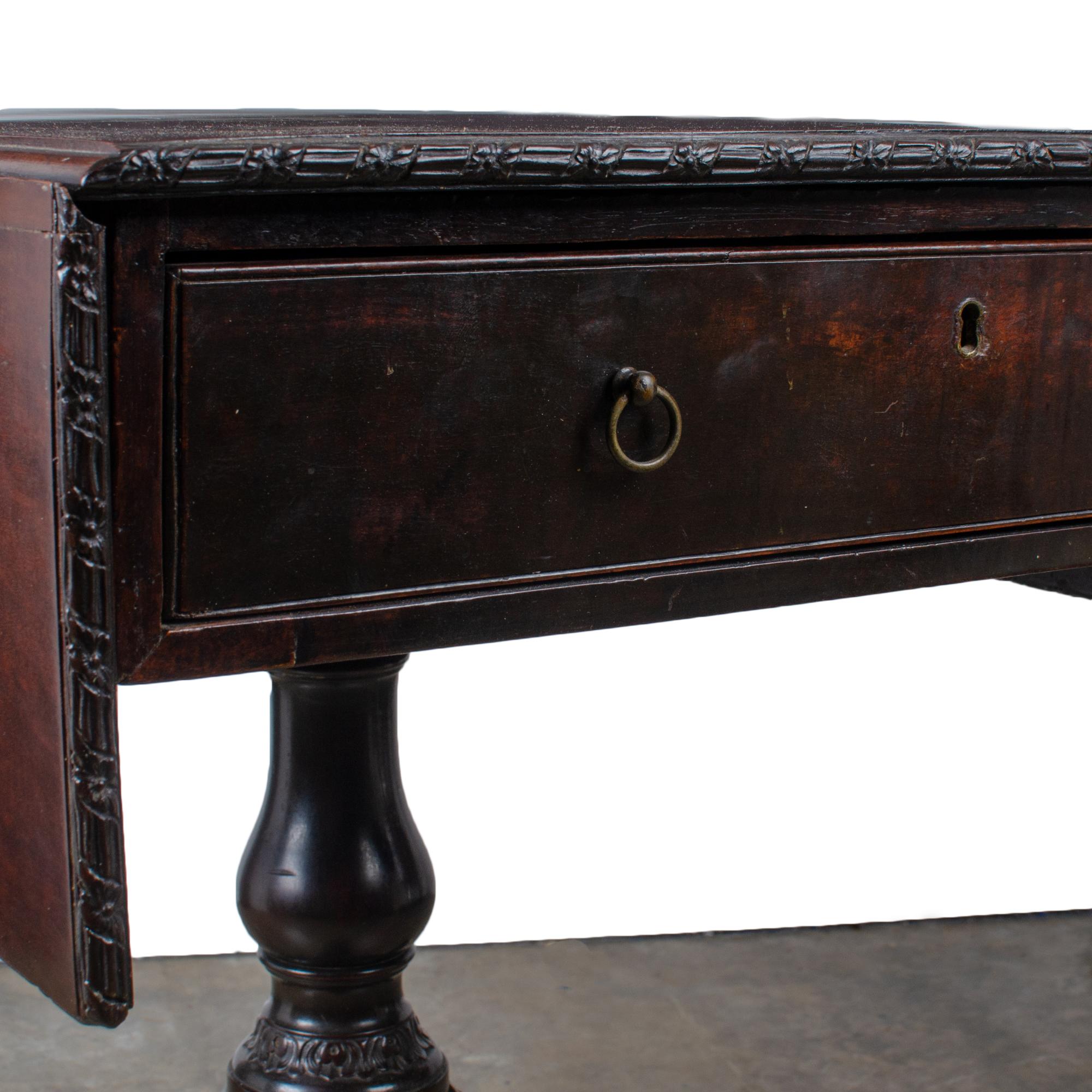 Plum Pudding Mahogany Drop Leaf, Dublin, 18th Century For Sale 1