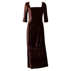 Pflaumenfarbenes Kleid aus Seidensamt von Paule Vasseur Paris