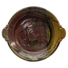 Plato decorativo para tartas con asa de cerámica Plum Tree de John P. Glick
