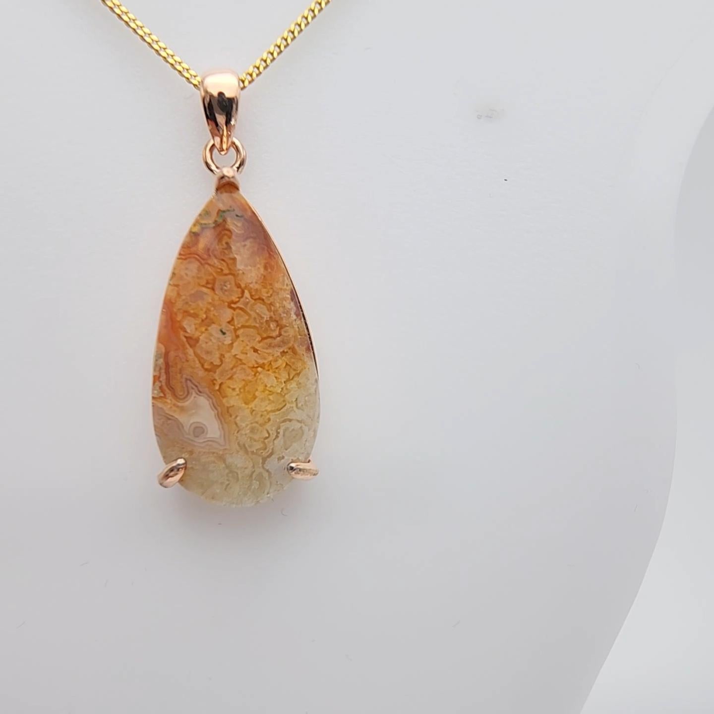 Pendente con Agata Plume Cabochon La gemma a goccia è in oro placcato su argento in vendita 5