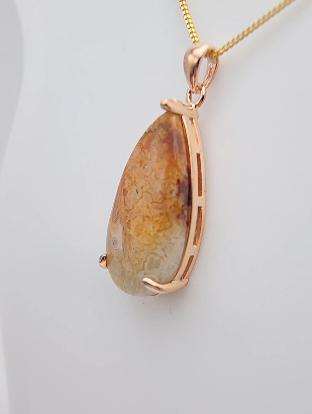 Pendente con Agata Plume Cabochon La gemma a goccia è in oro placcato su argento in vendita 7