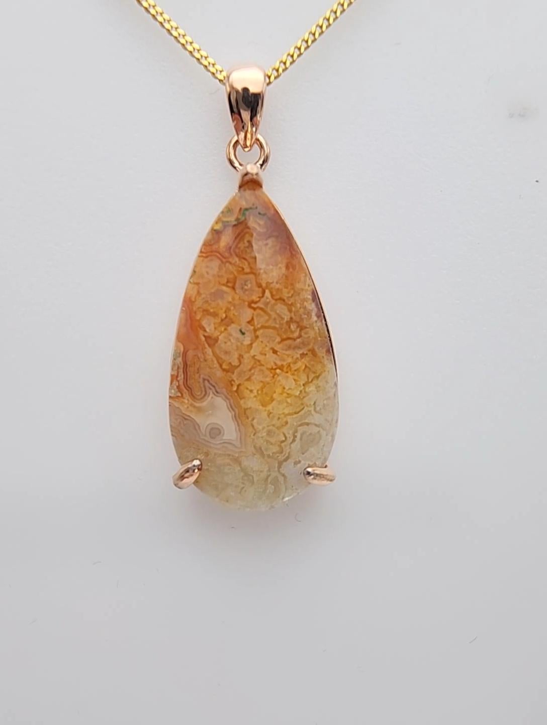 Pendente con Agata Plume Cabochon La gemma a goccia è in oro placcato su argento in vendita 8