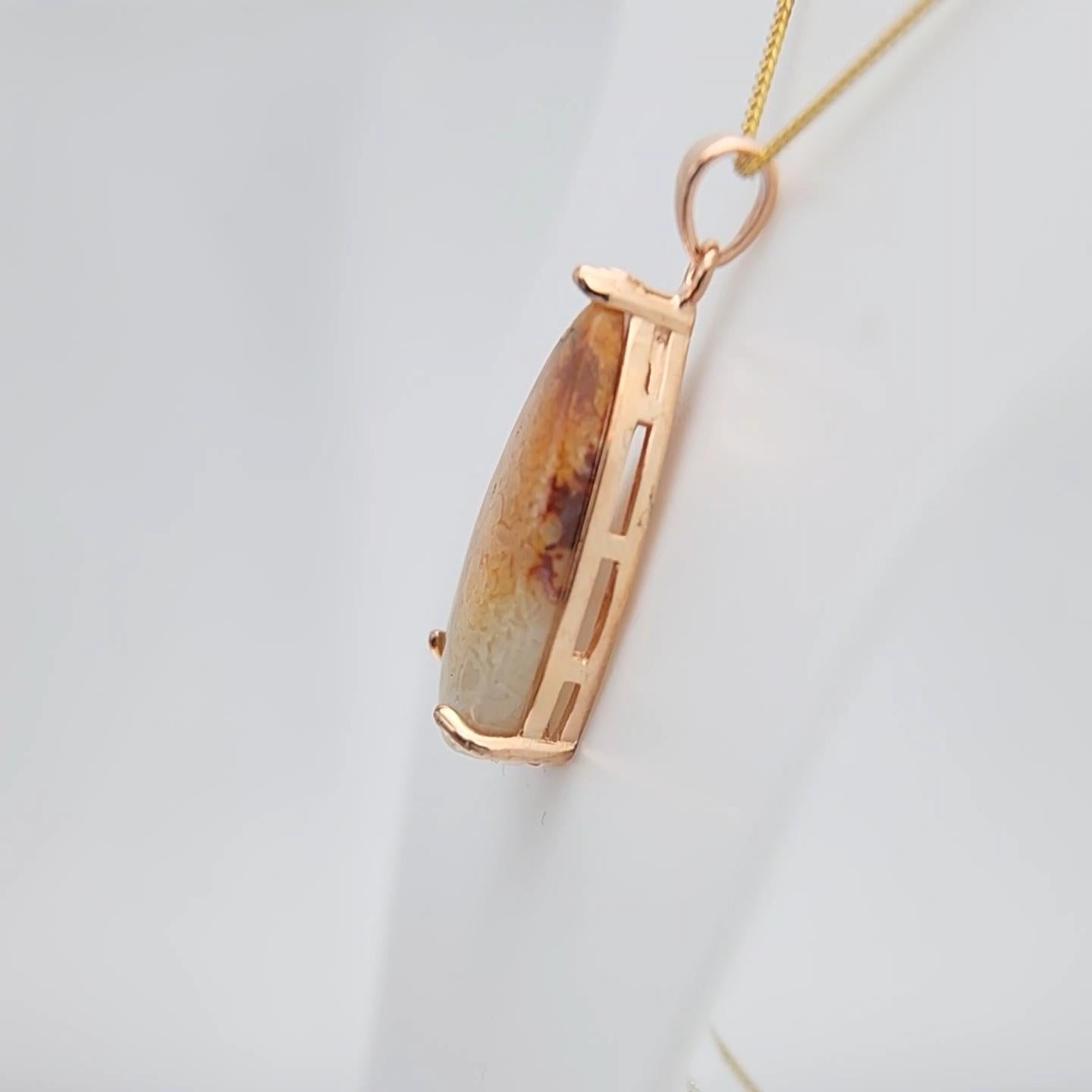 Pendente con Agata Plume Cabochon La gemma a goccia è in oro placcato su argento in vendita 3