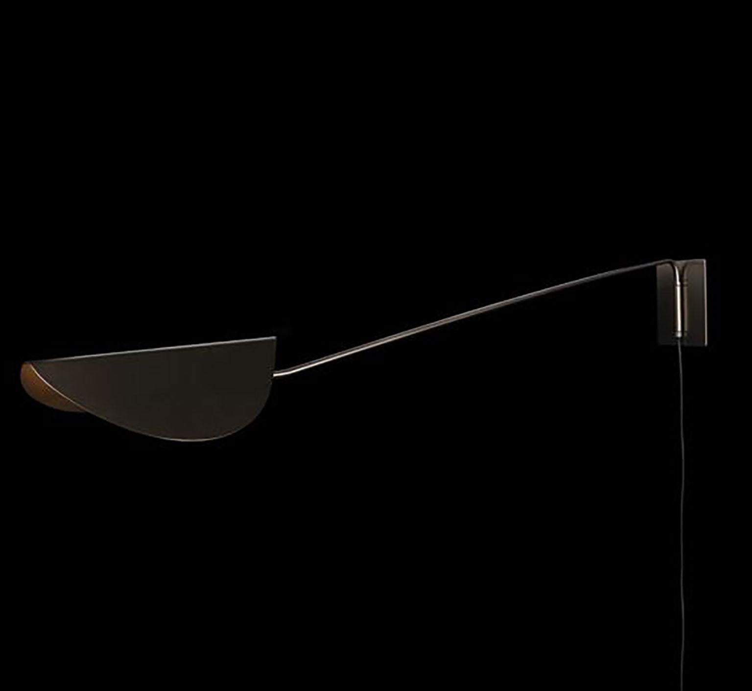XXIe siècle et contemporain Lampe de bureau Plume en bronze anodisé par Christophe Pillet pour Oluce en vente